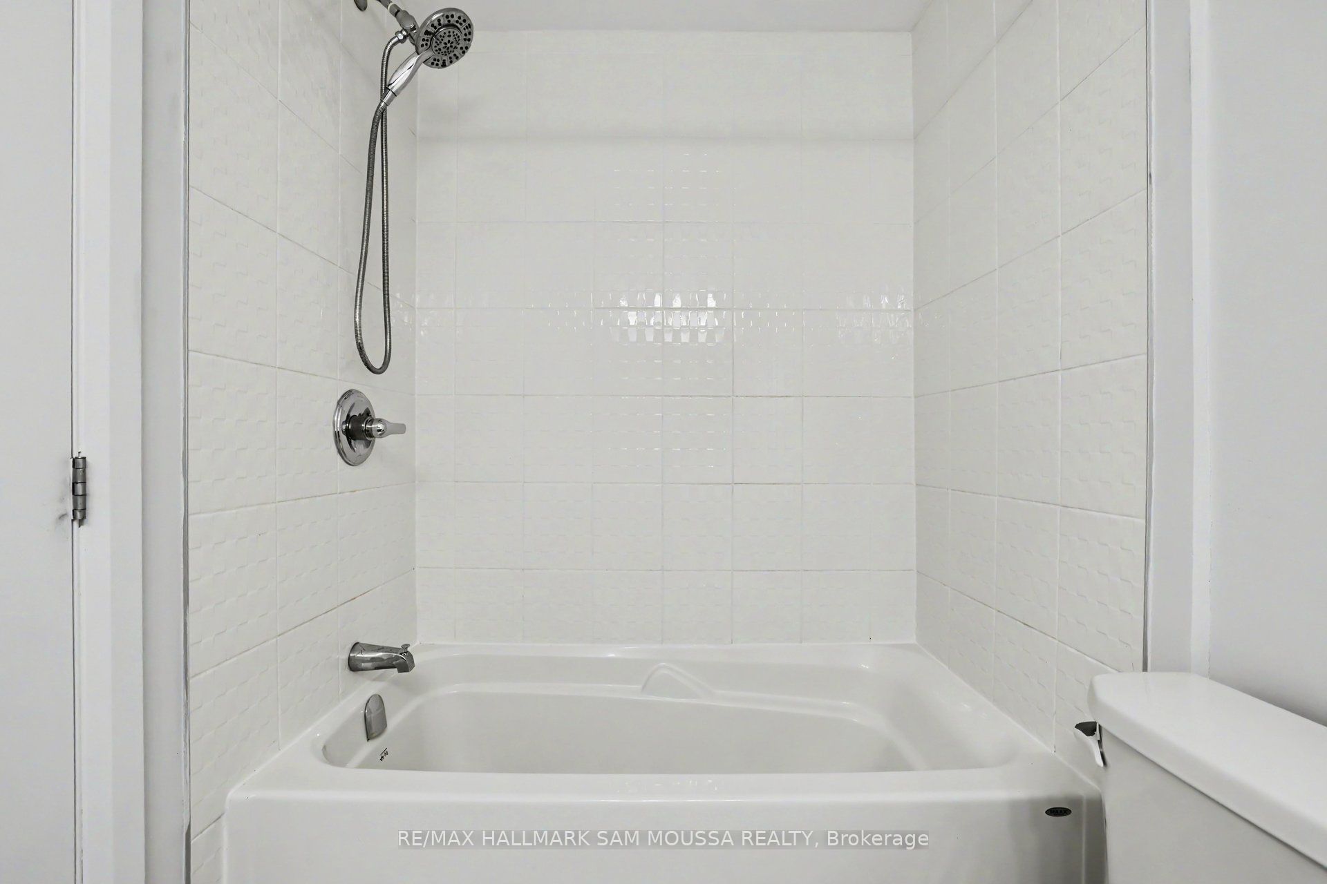 215 Eldorado Private A Property Photo 36