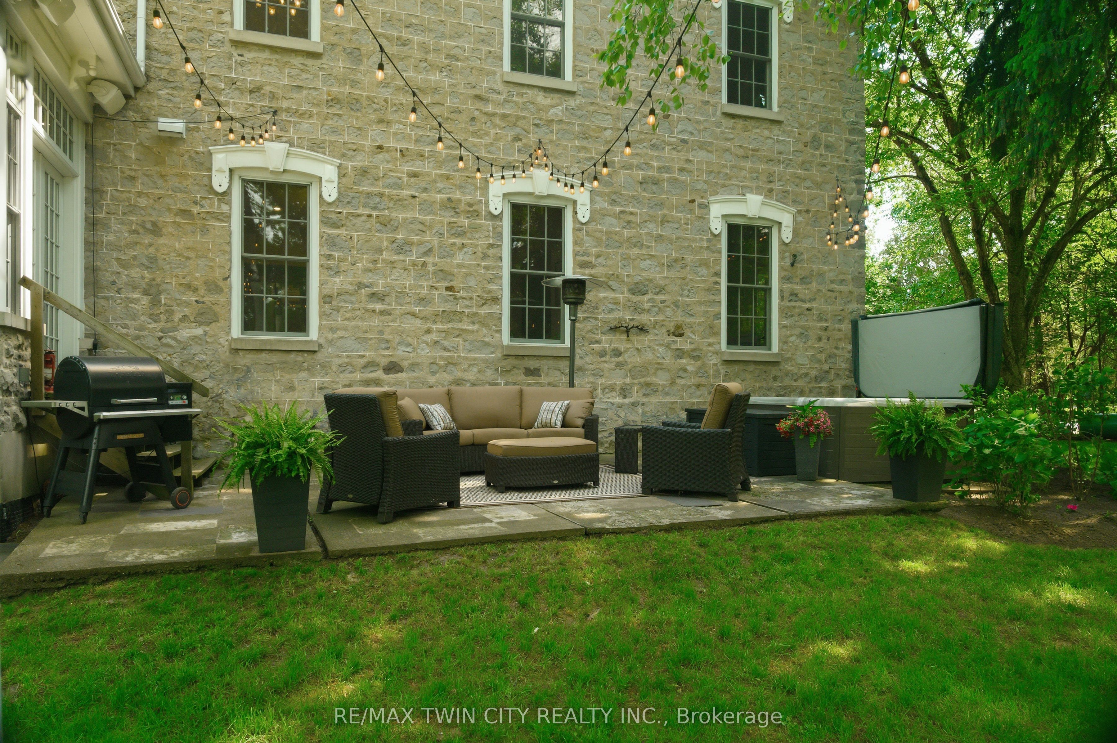 25 Dunbar Street Property Photo 46