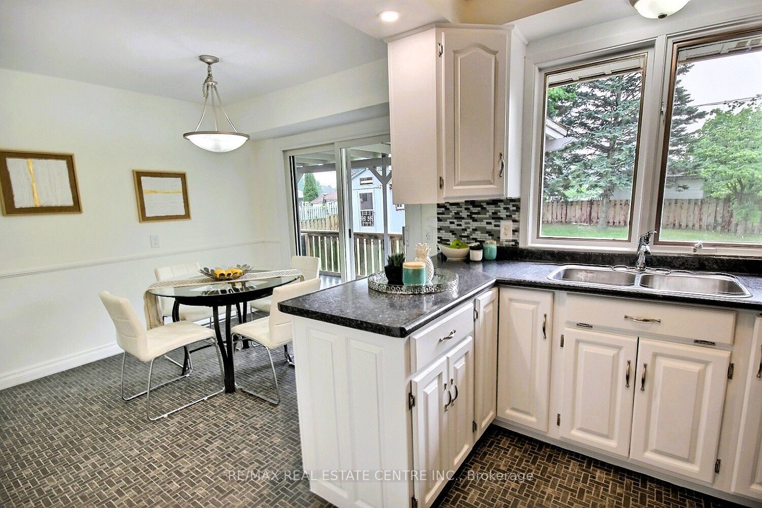 485 Broadway Street Property Photo 4