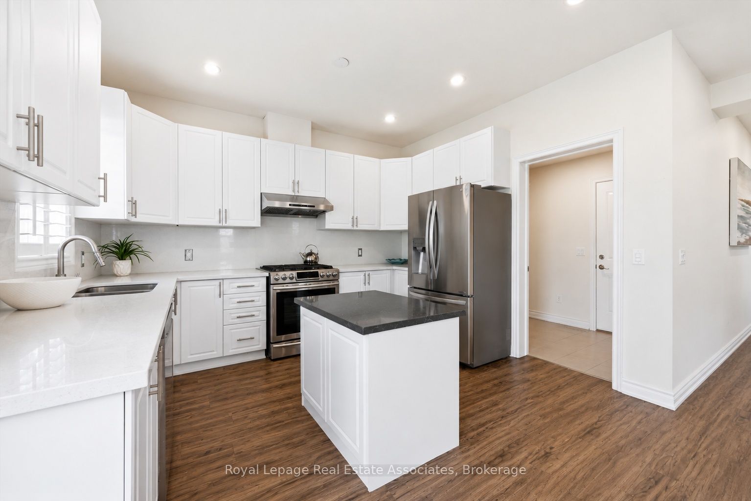 1 Southshore Crescent Property Photo 8