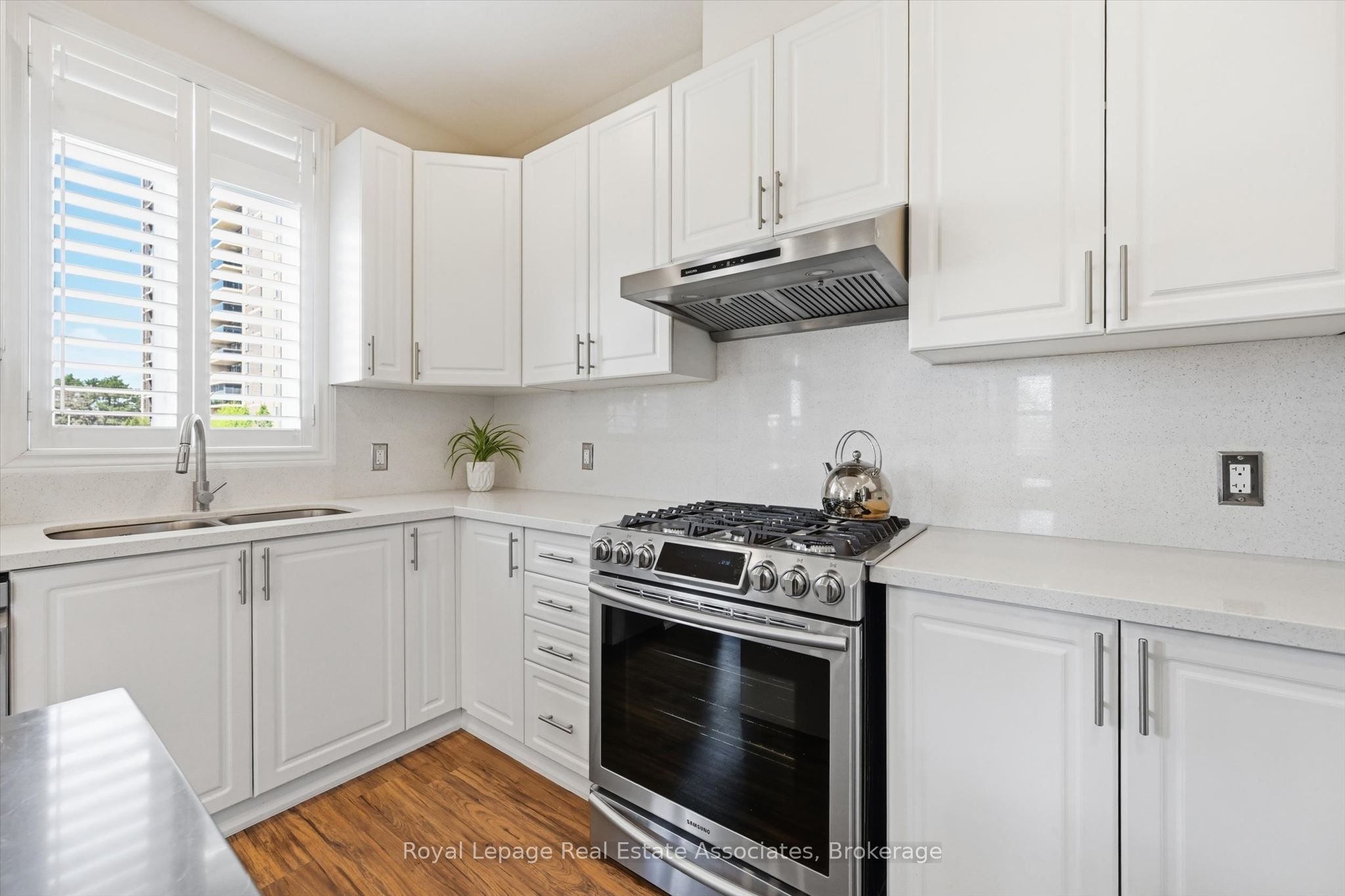 1 Southshore Crescent Property Photo 9