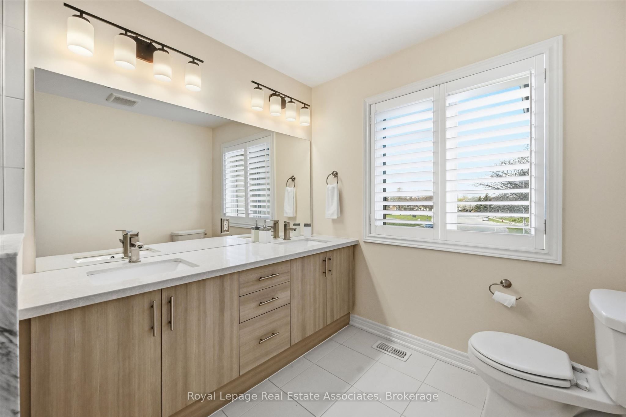 1 Southshore Crescent Property Photo 21
