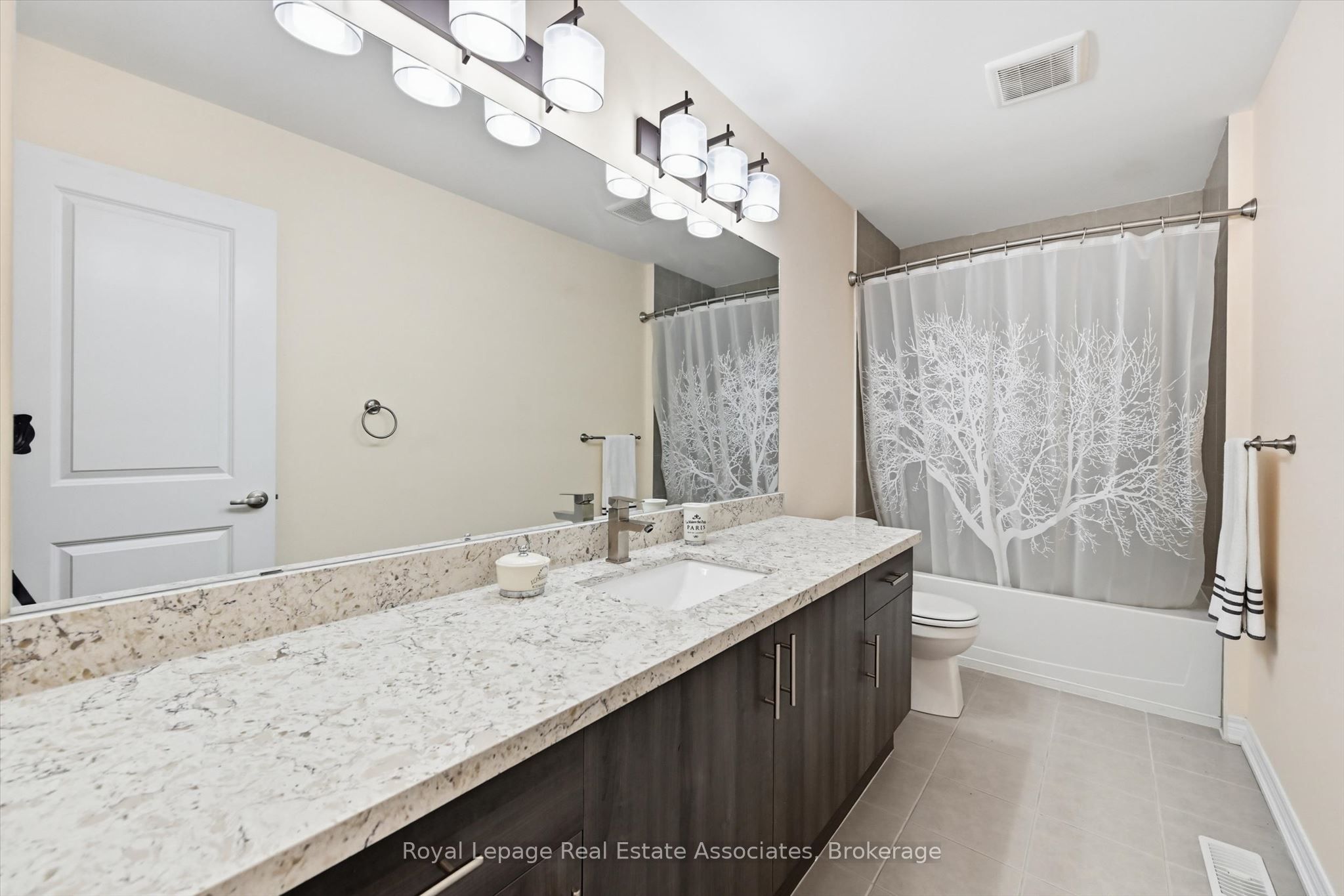 1 Southshore Crescent Property Photo 26