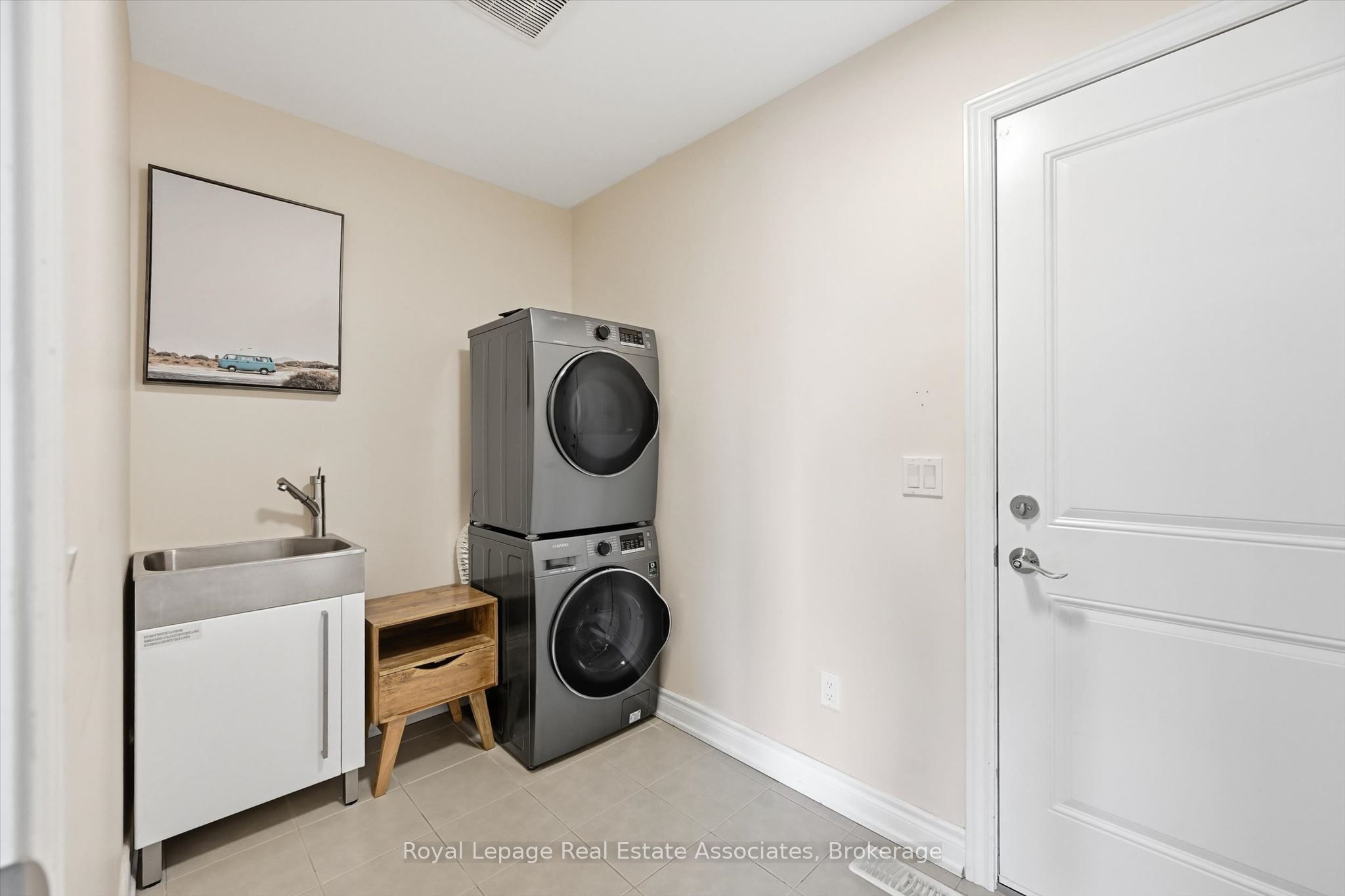 1 Southshore Crescent Property Photo 27