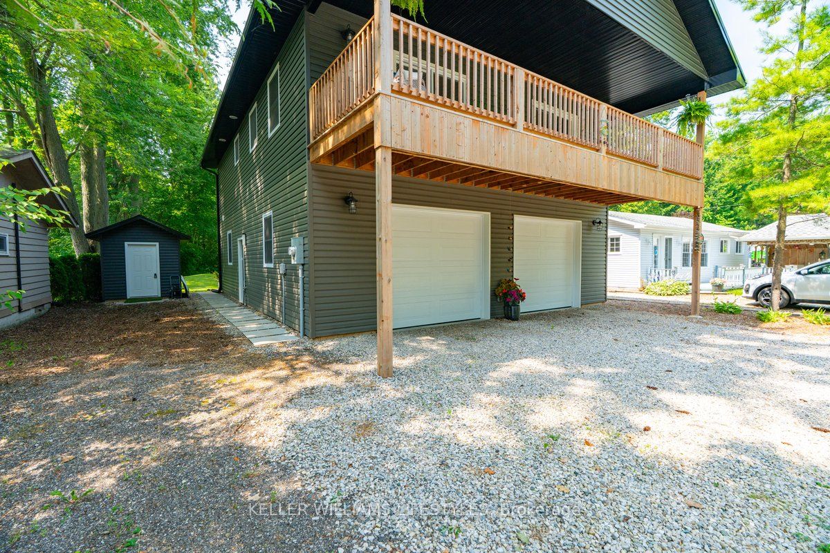 9904 Lake Road Property Photo 5
