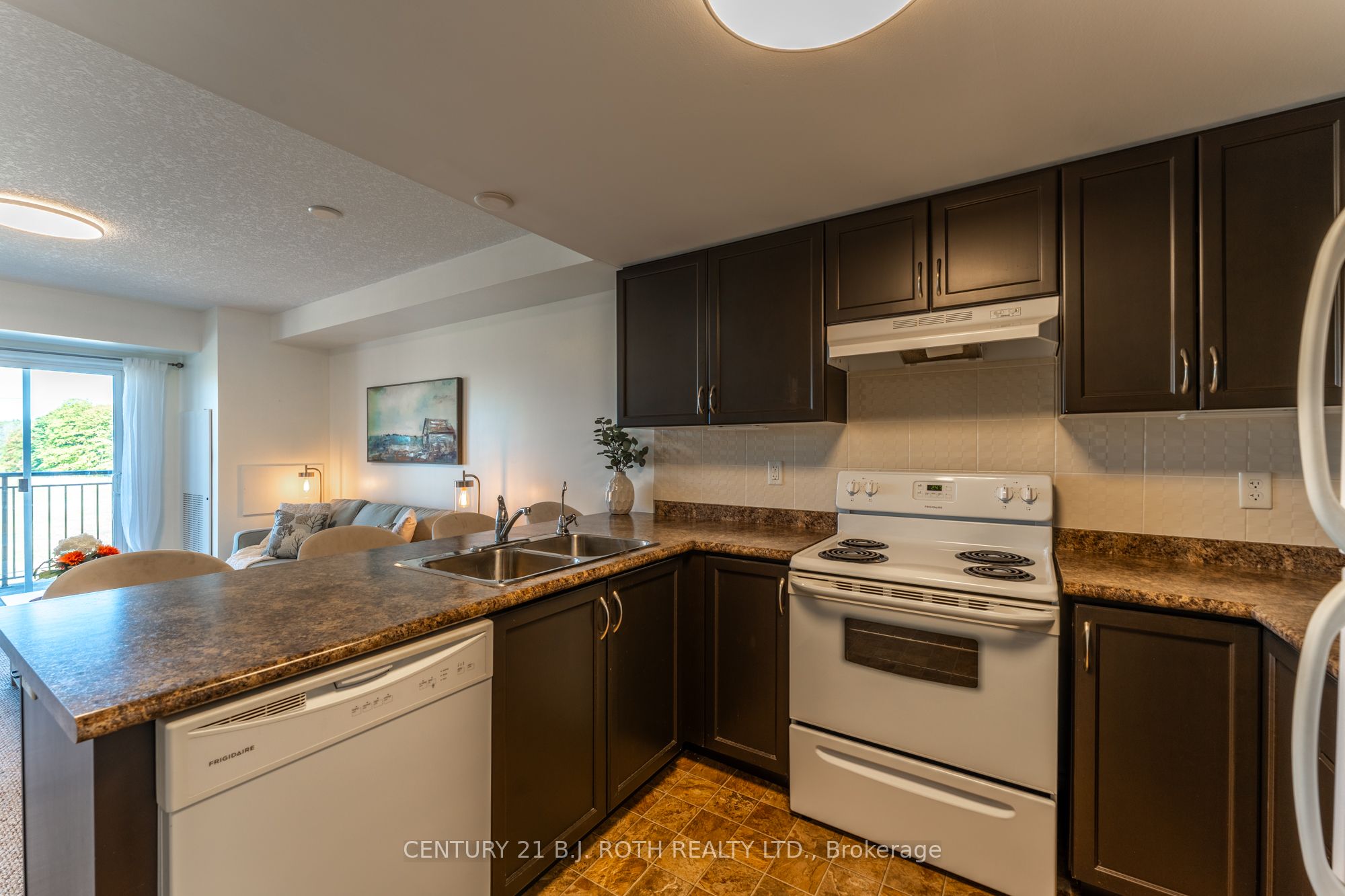 67 Kingsbury Square 403 Property Photo 6