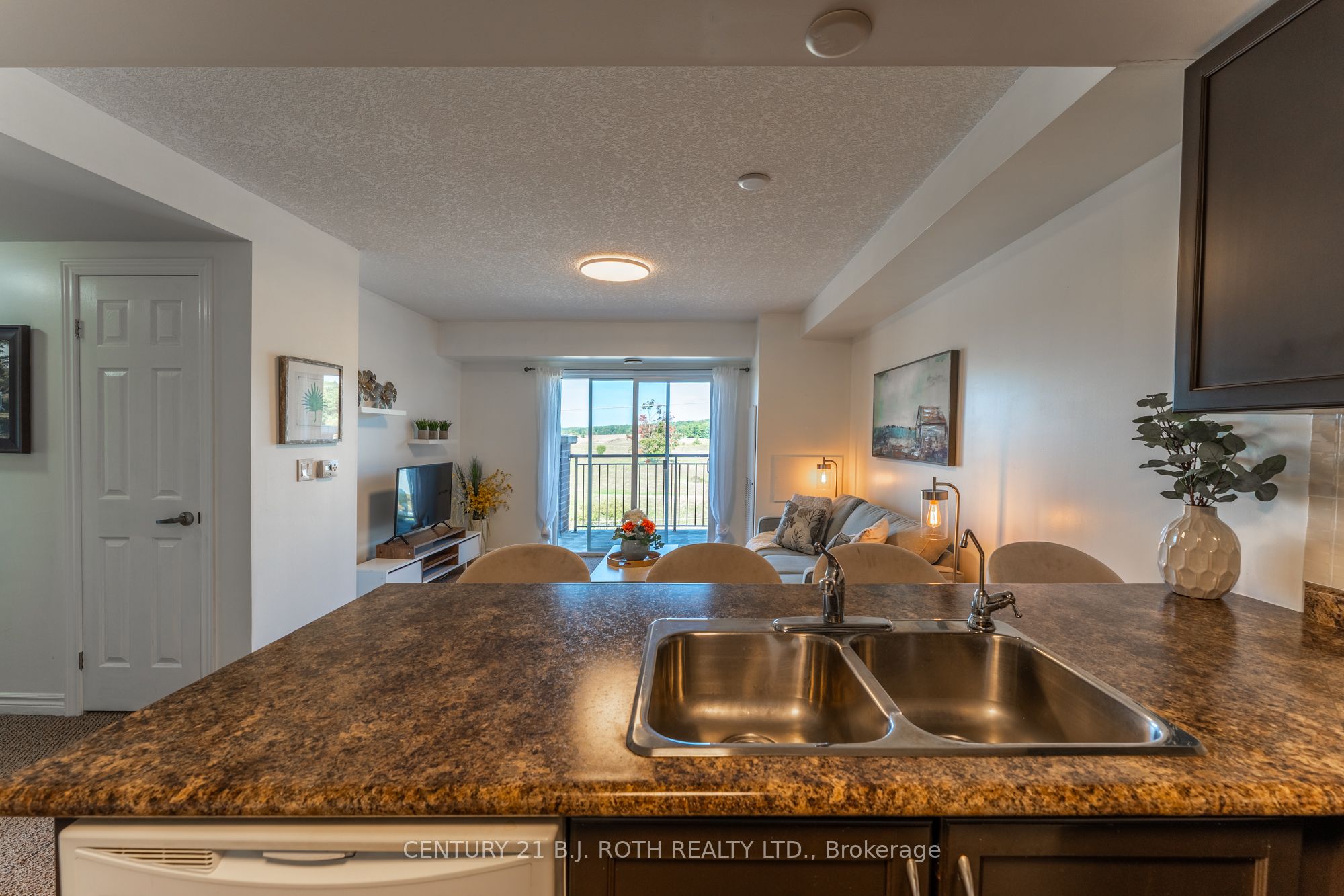 67 Kingsbury Square 403 Property Photo 7