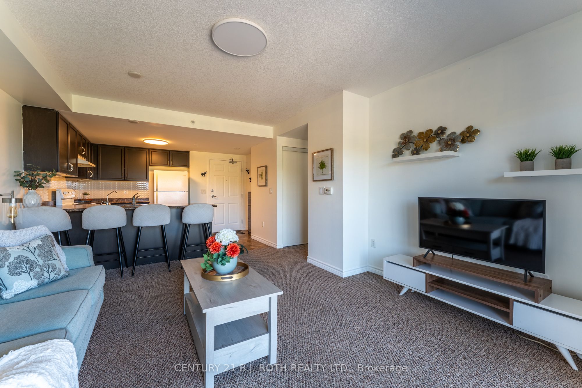 67 Kingsbury Square 403 Property Photo 13