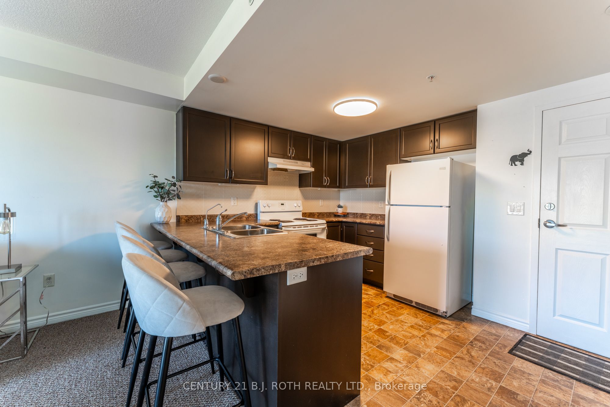 67 Kingsbury Square 403 Property Photo 14