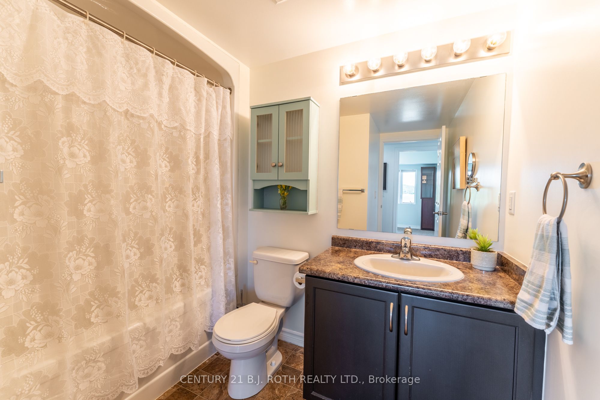 67 Kingsbury Square 403 Property Photo 21