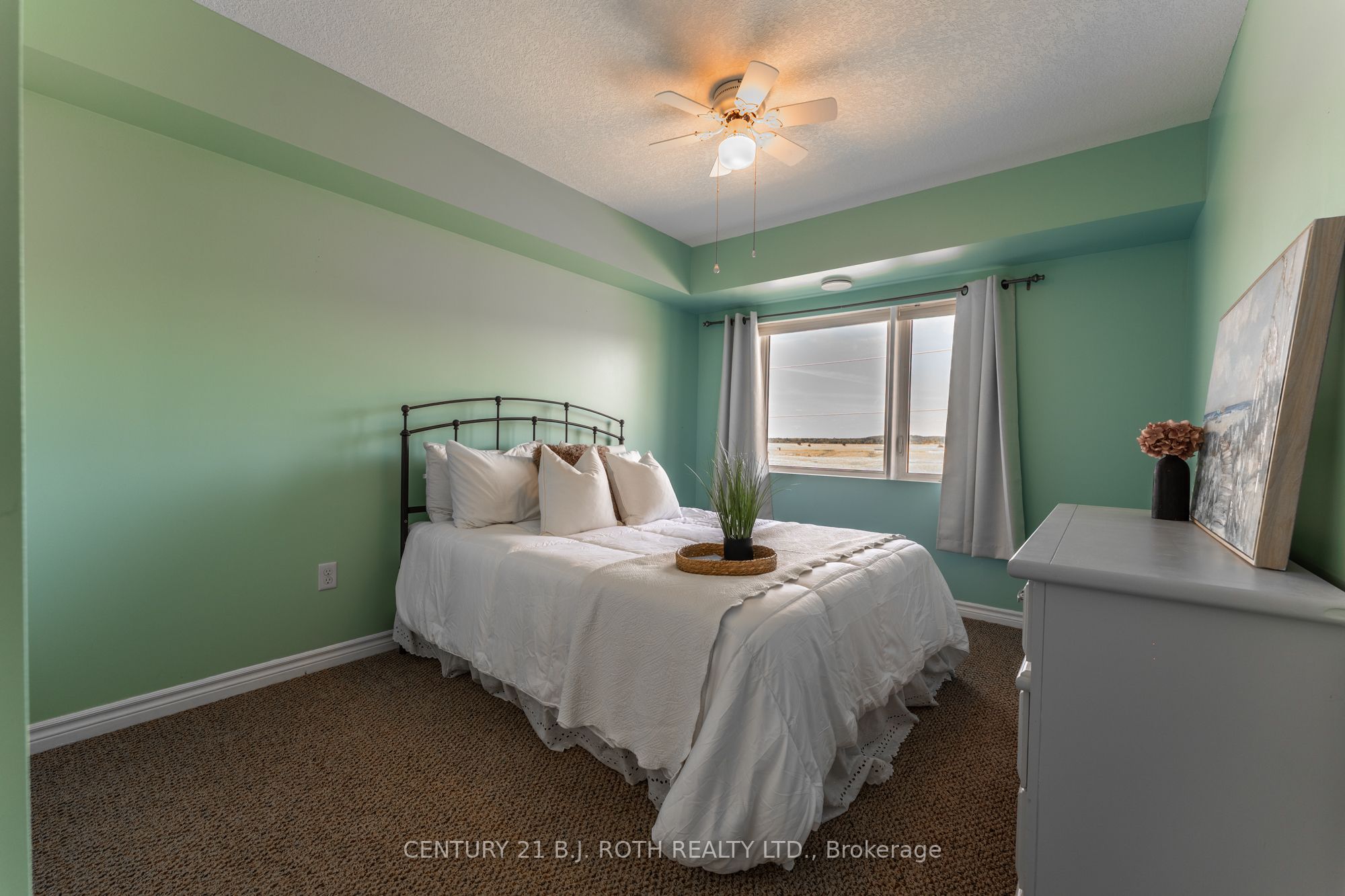 67 Kingsbury Square 403 Property Photo 23