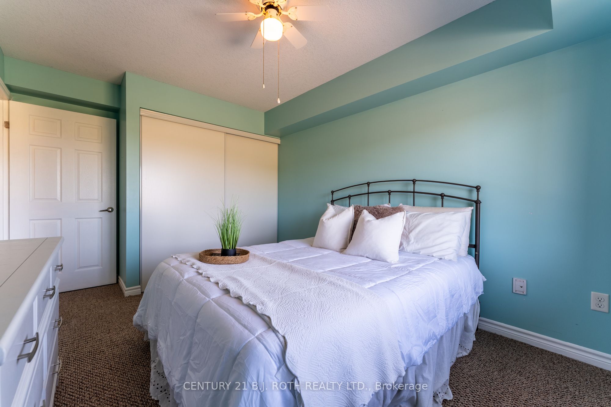 67 Kingsbury Square 403 Property Photo 24