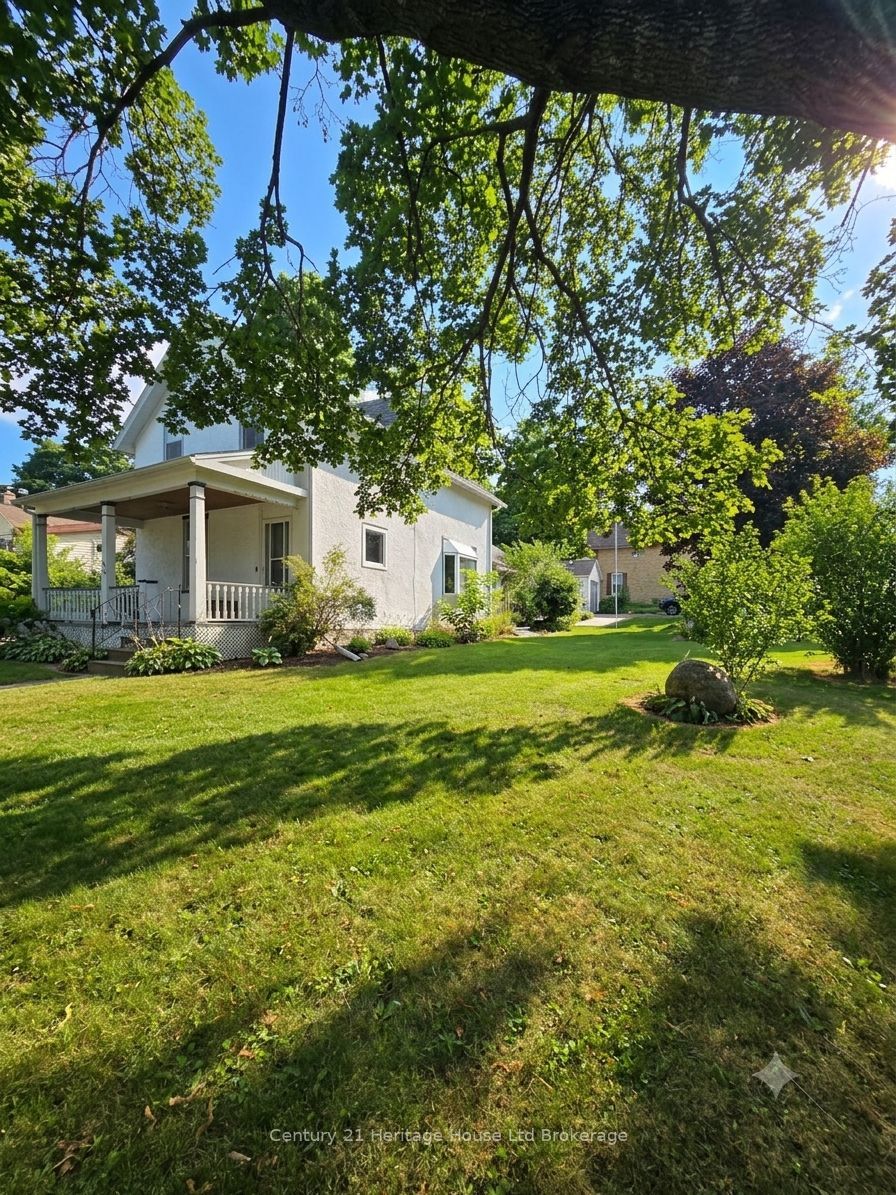 152 Charles Street E Property Photo 3