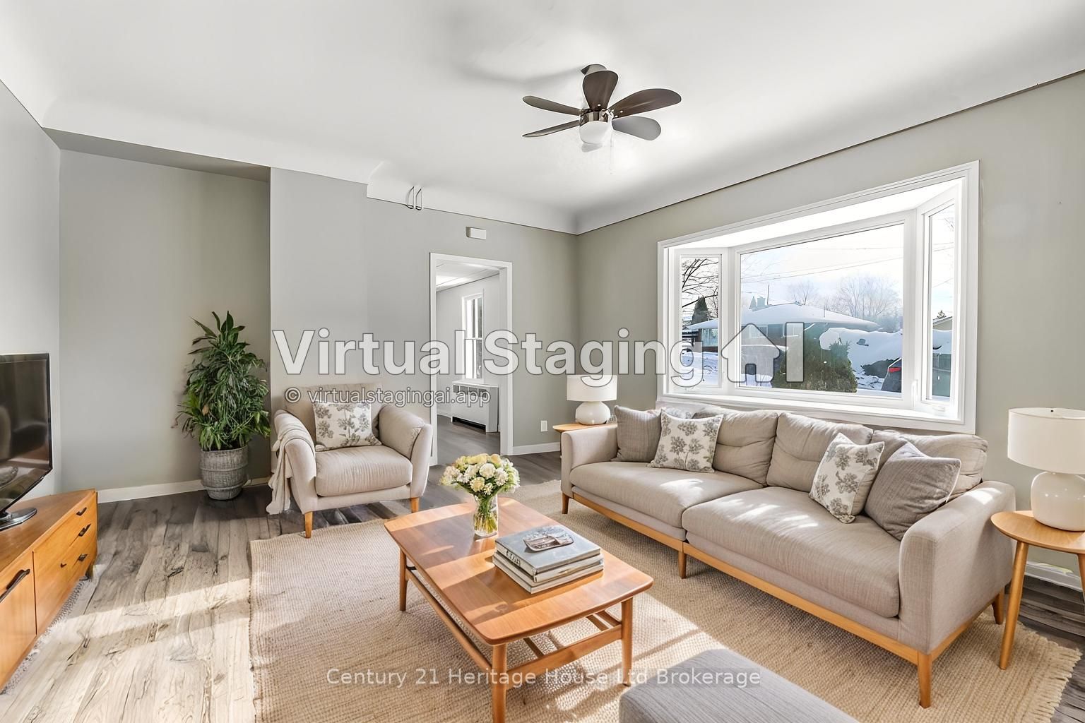 152 Charles Street E Property Photo 5