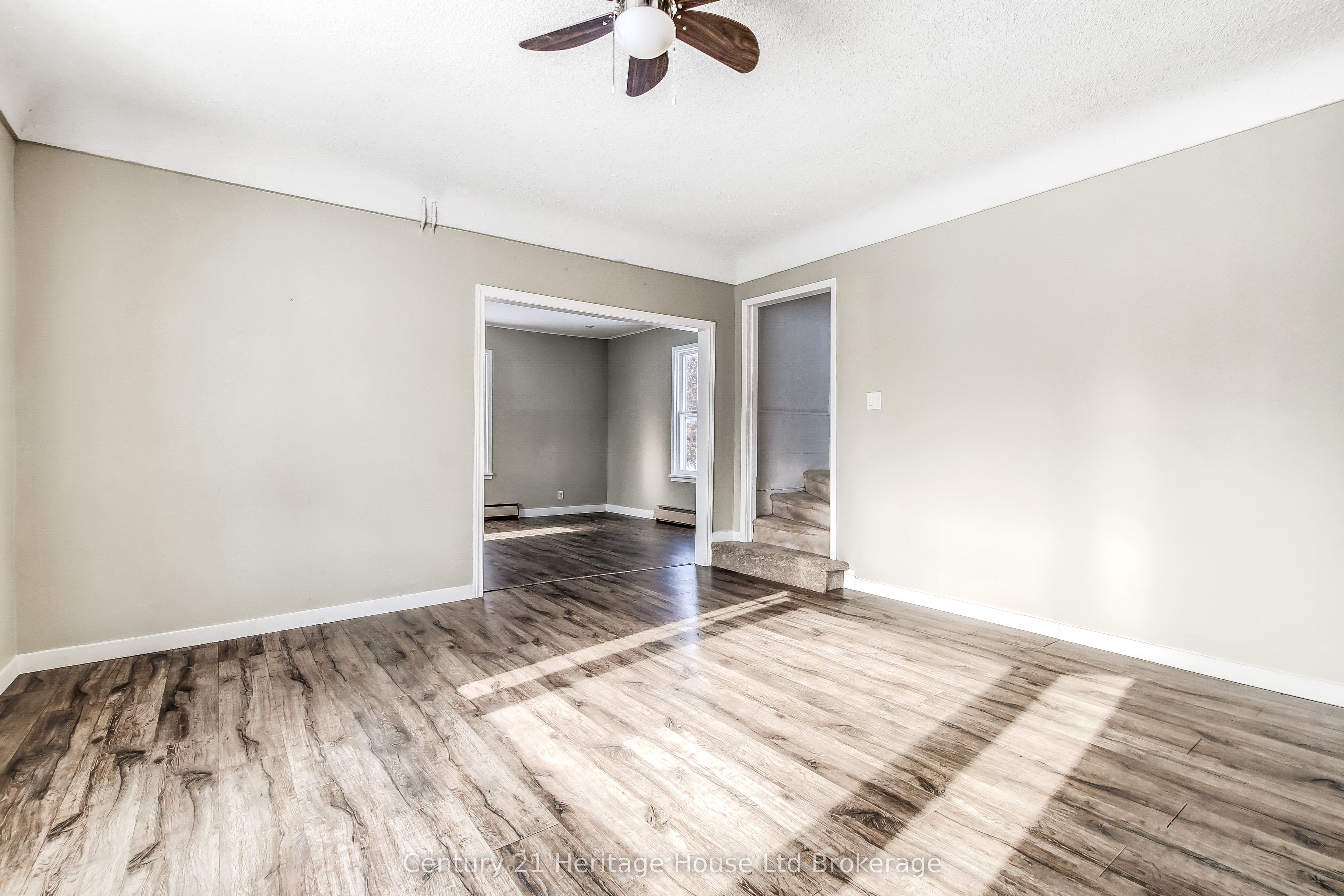 152 Charles Street E Property Photo 7