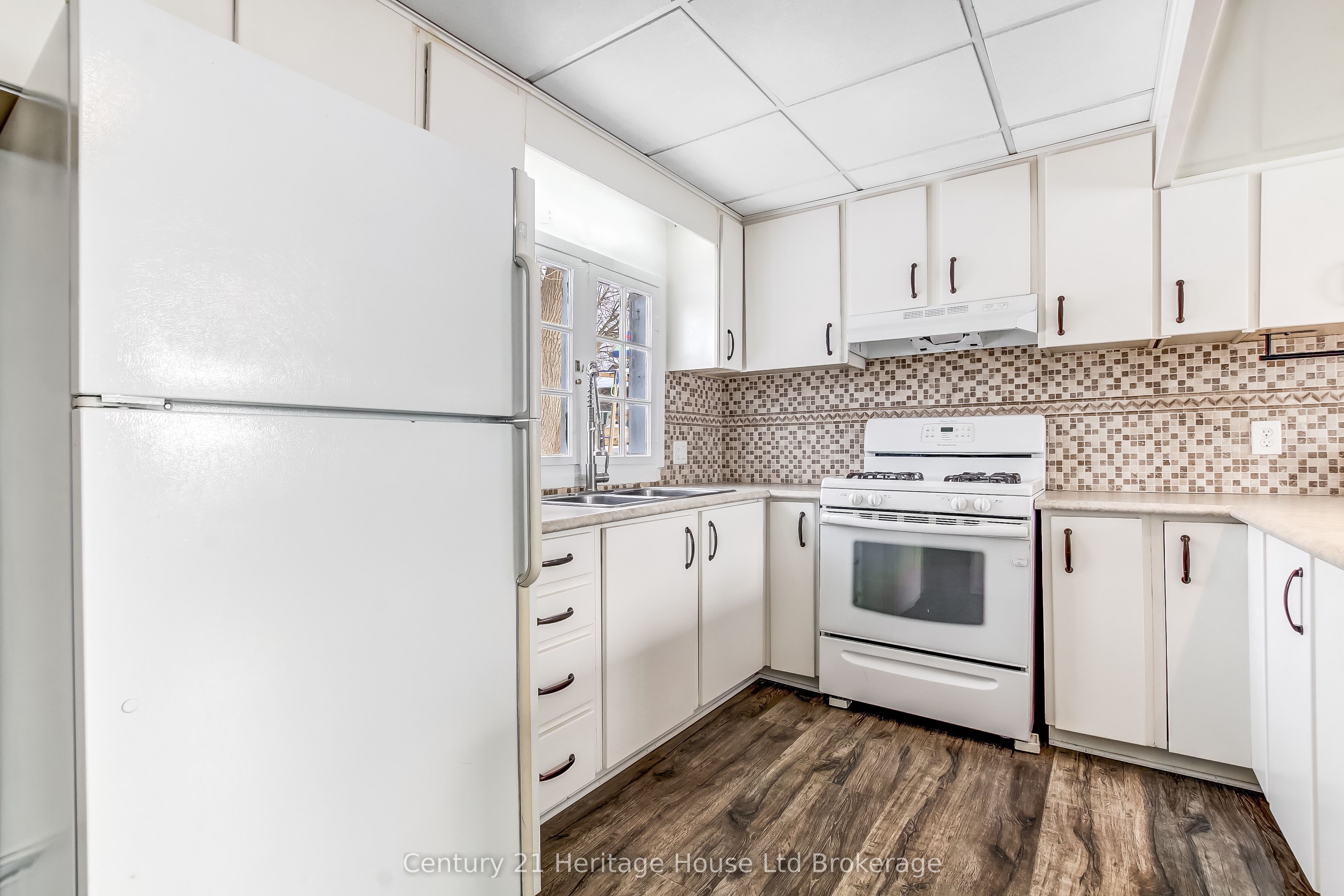 152 Charles Street E Property Photo 11