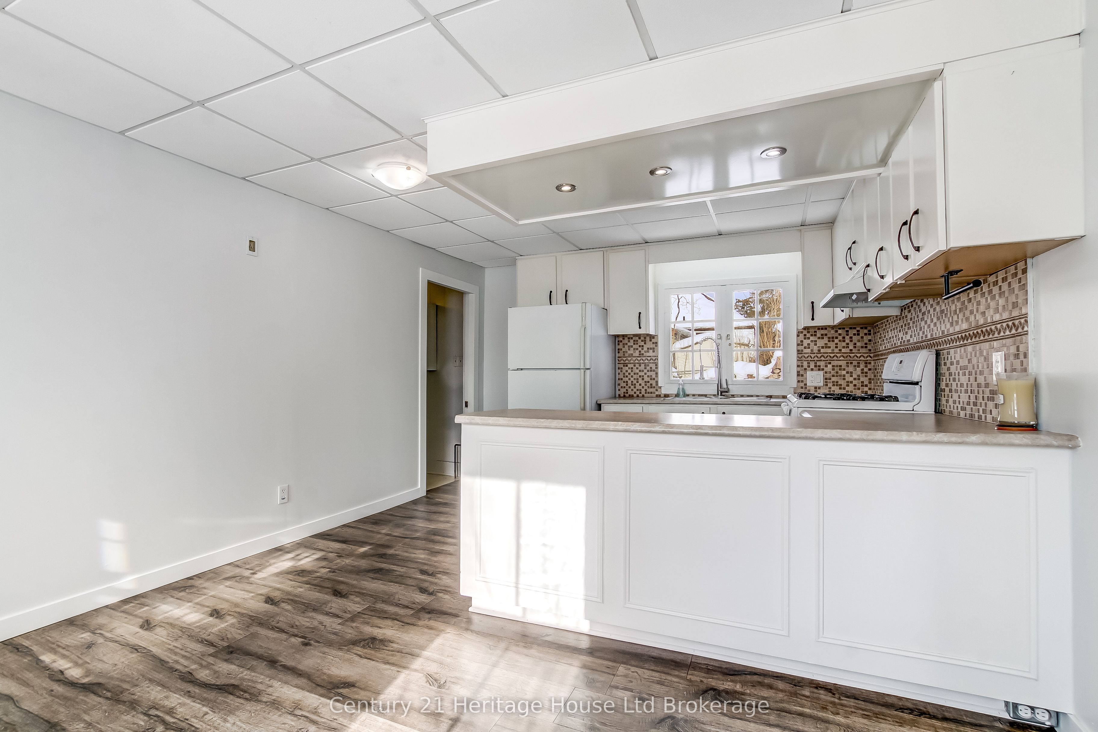 152 Charles Street E Property Photo 13