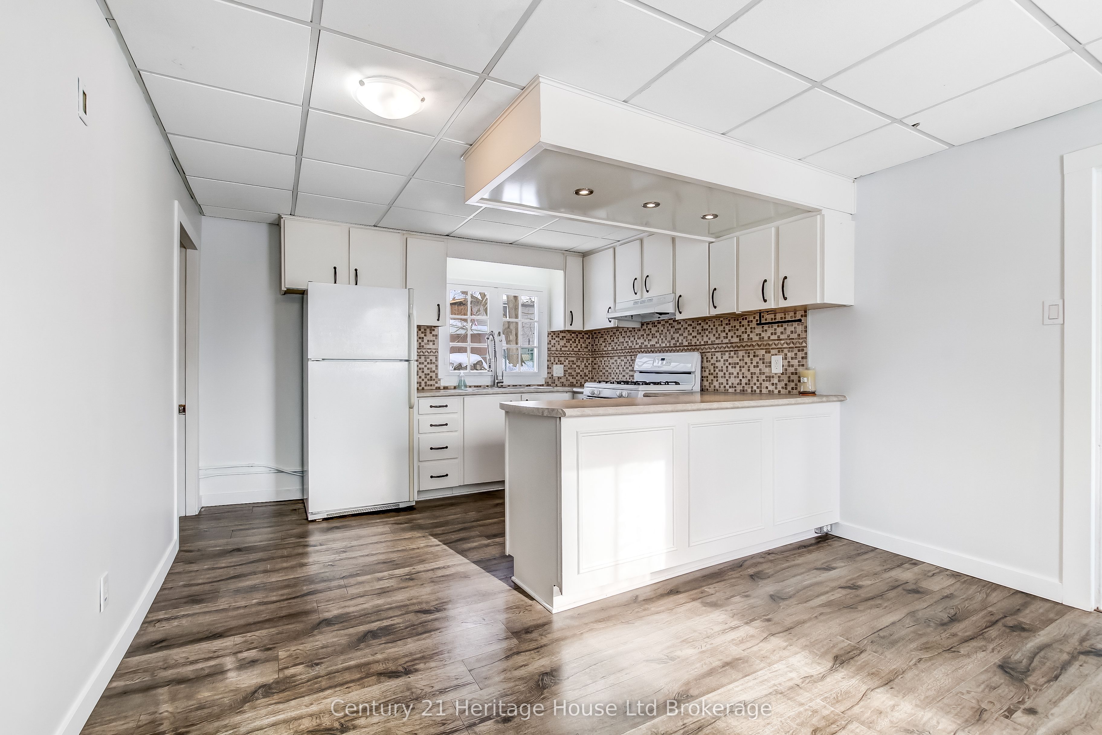 152 Charles Street E Property Photo 14