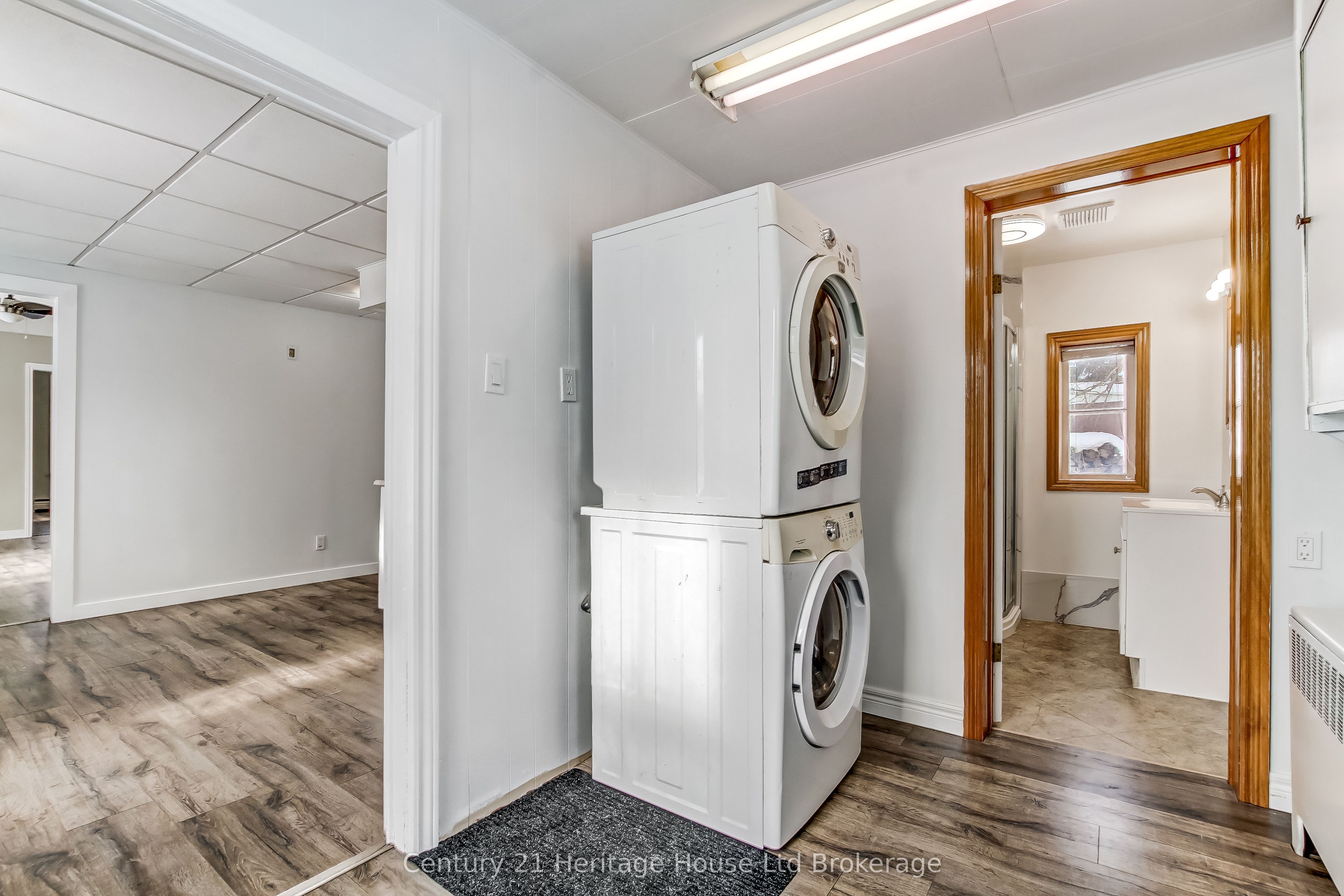 152 Charles Street E Property Photo 16
