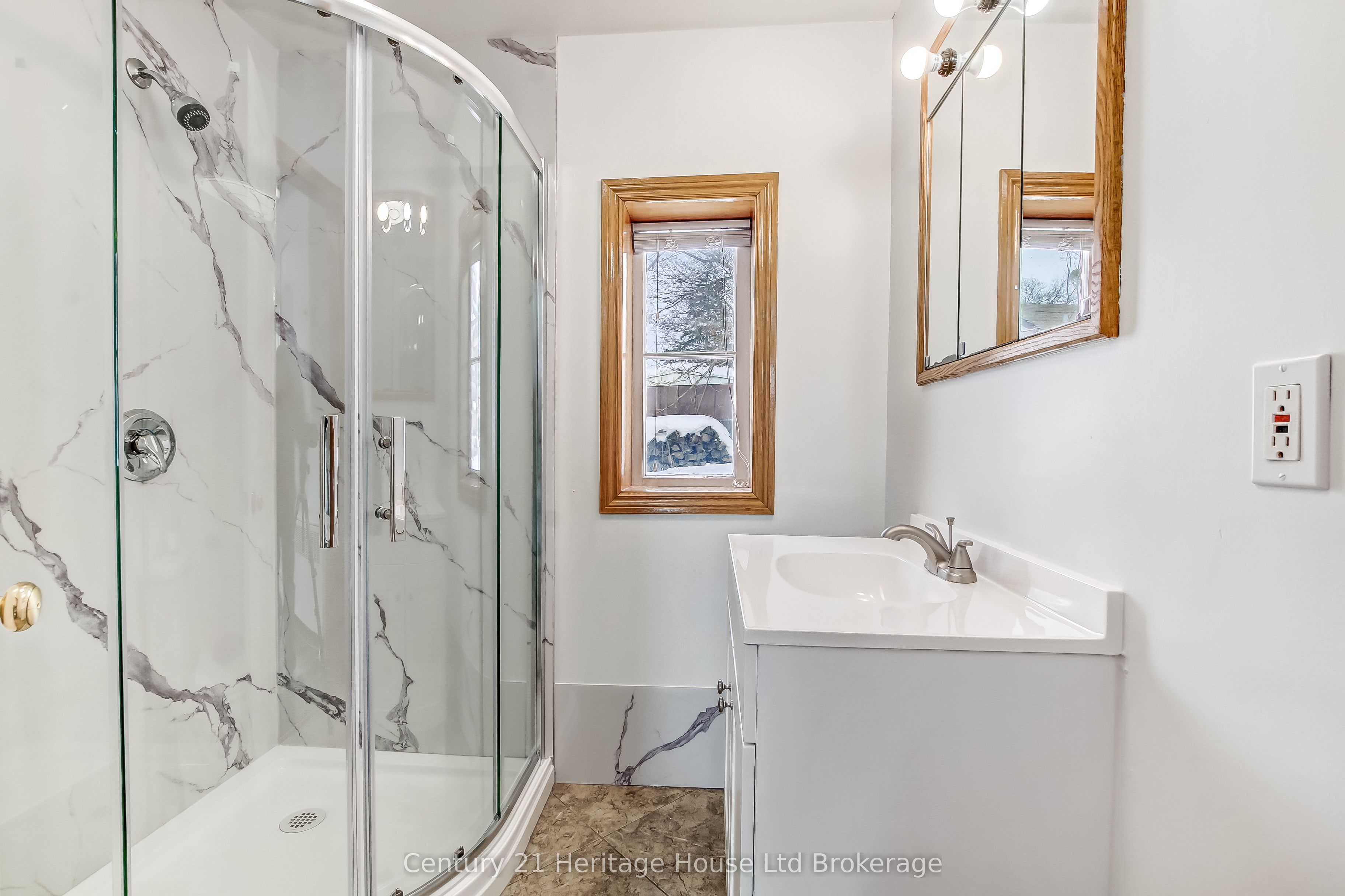 152 Charles Street E Property Photo 17