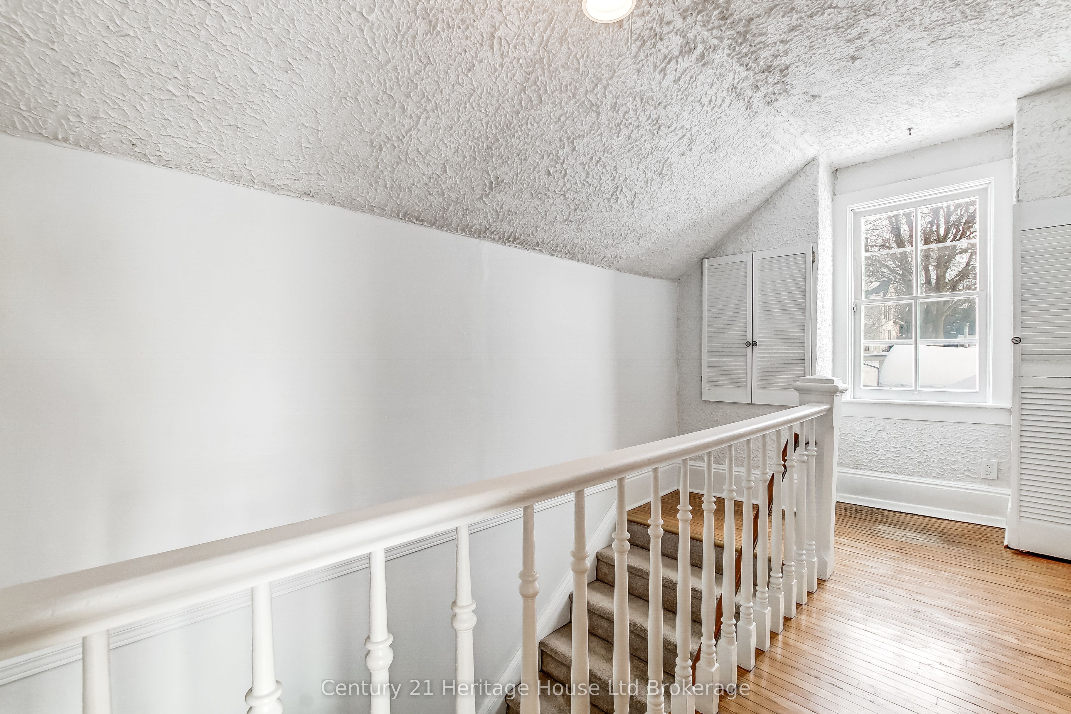 152 Charles Street E Property Photo 20