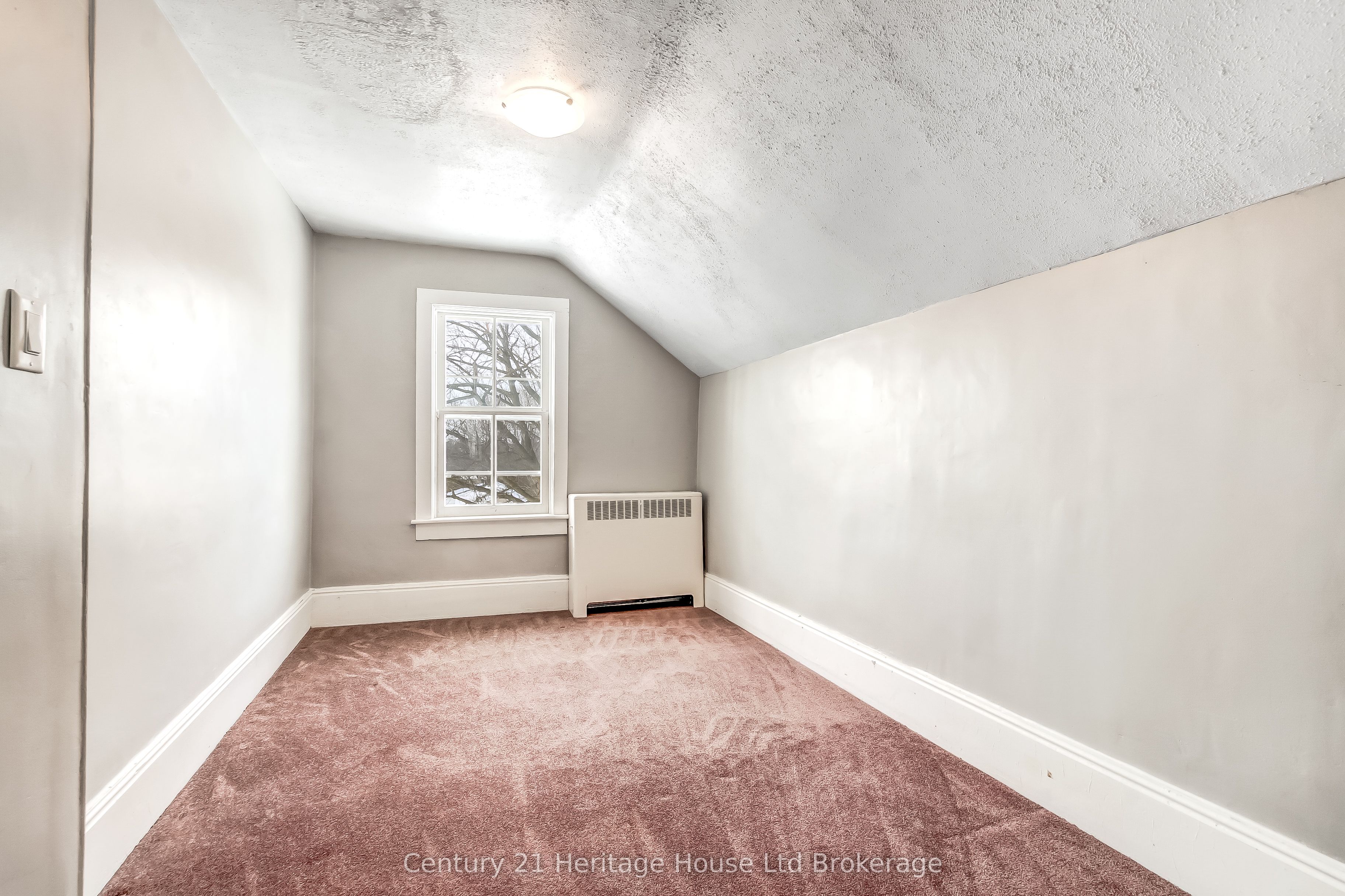 152 Charles Street E Property Photo 21