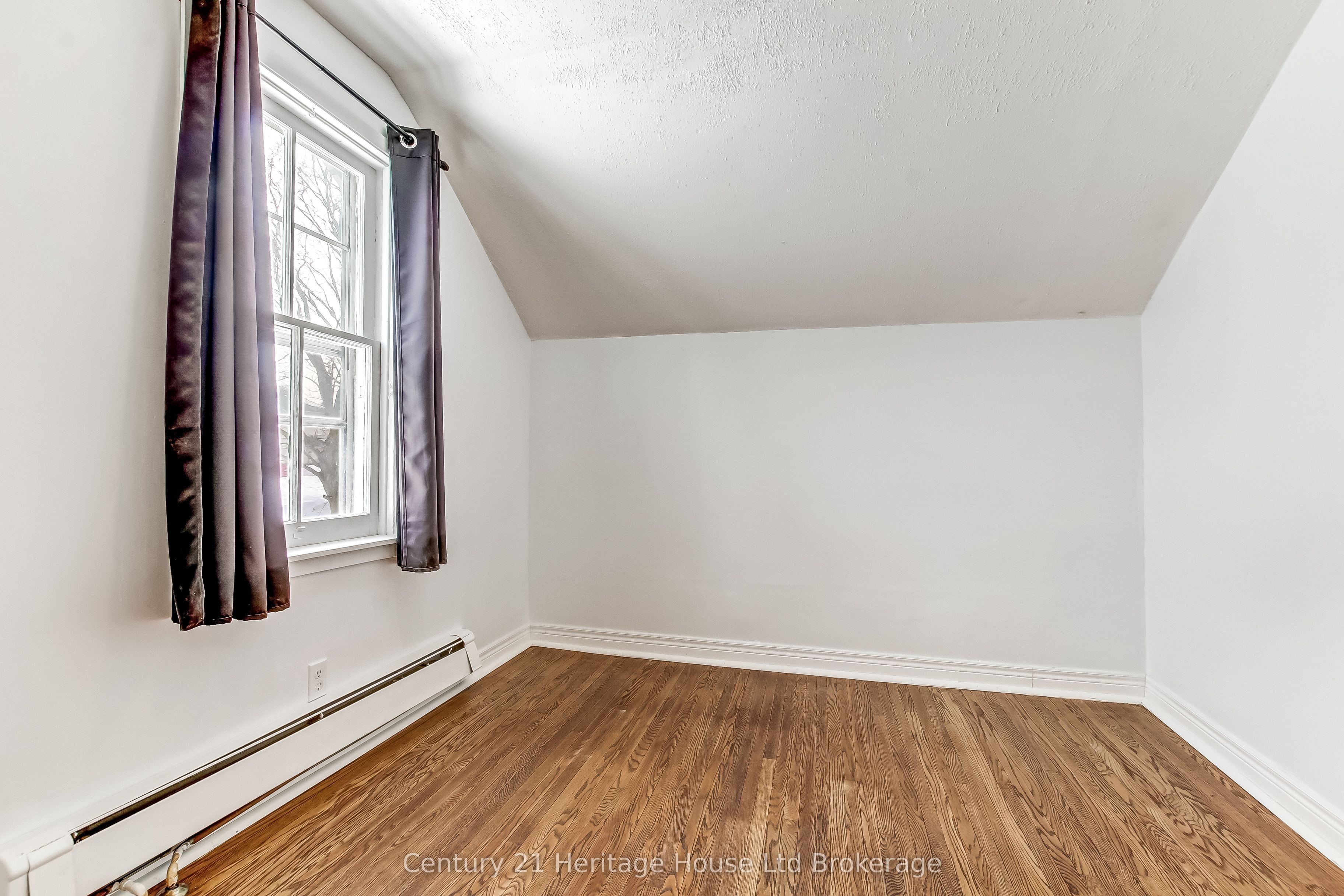 152 Charles Street E Property Photo 22