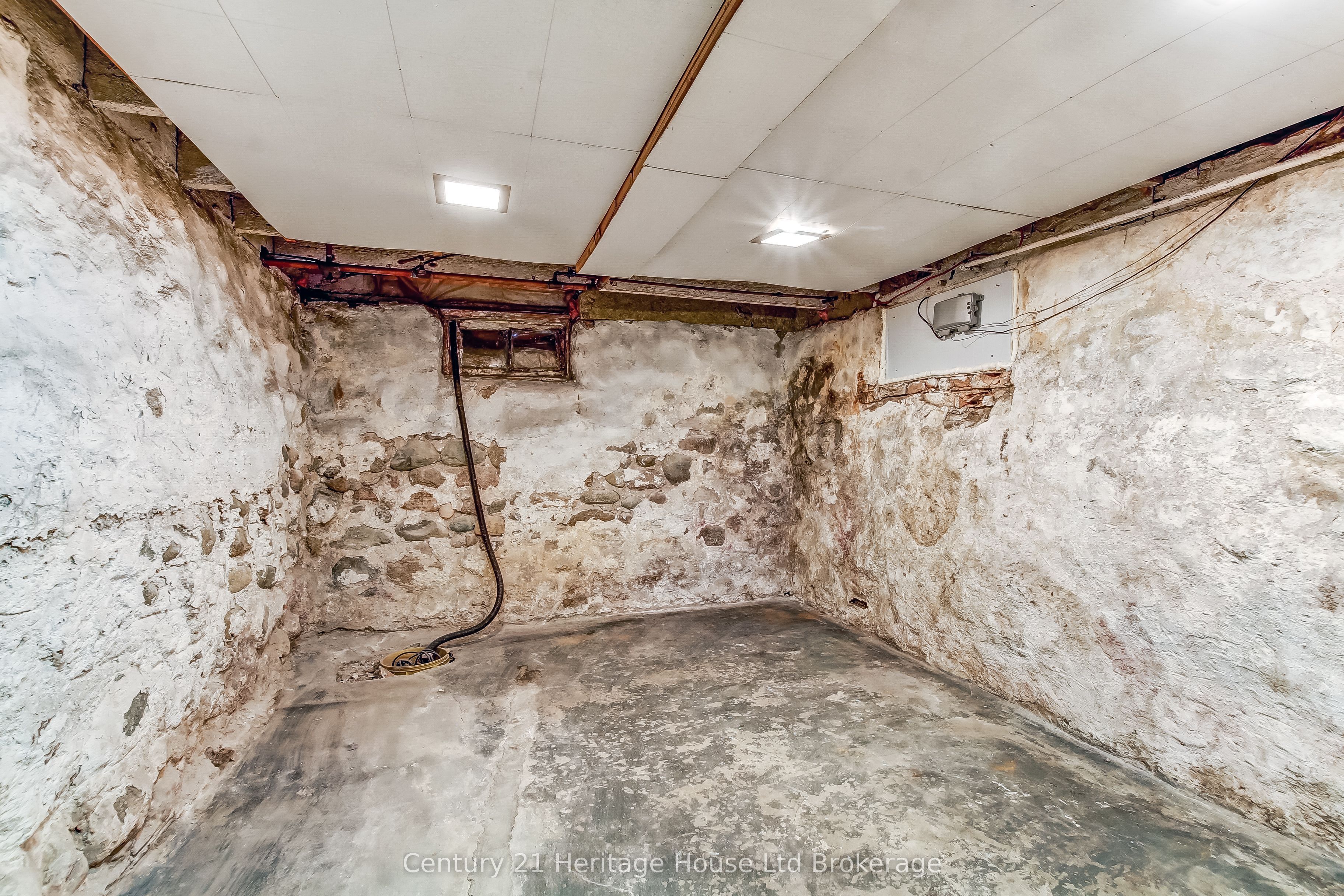 152 Charles Street E Property Photo 26