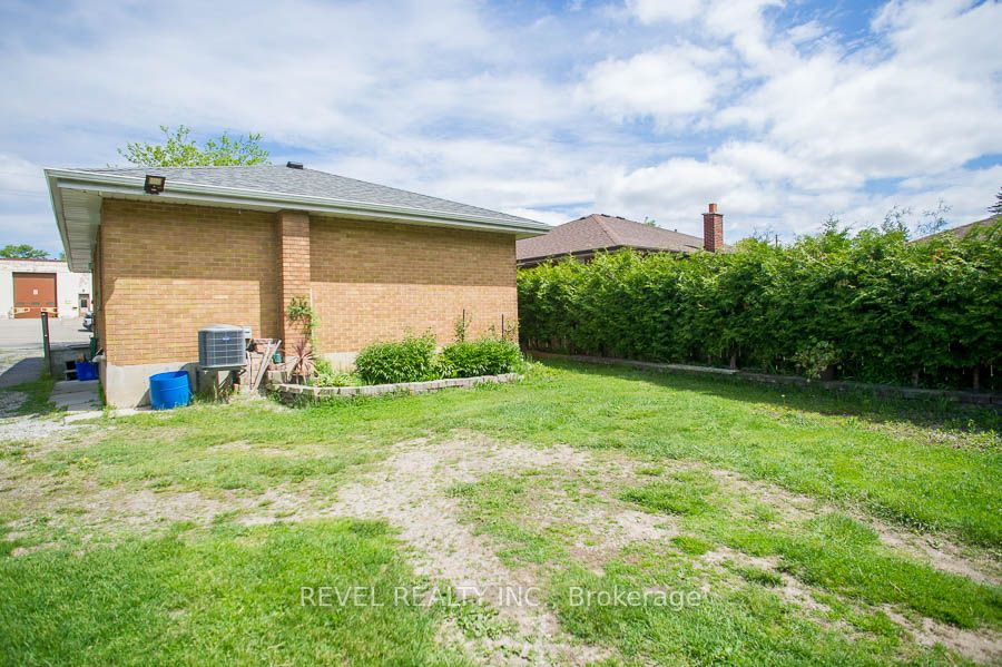 120 Henry Street Property Photo 20