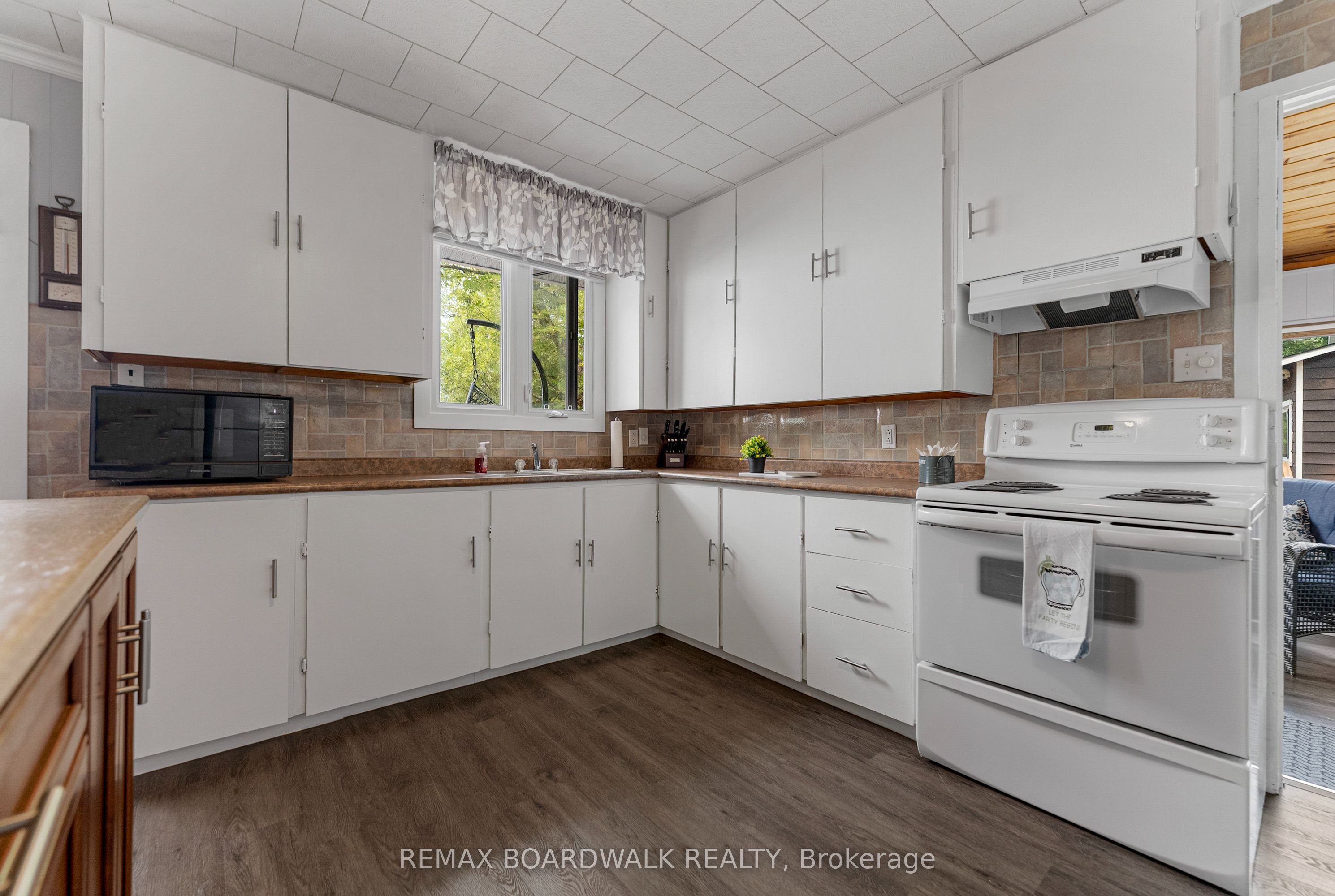 391 Leavoy Lane Property Photo 29