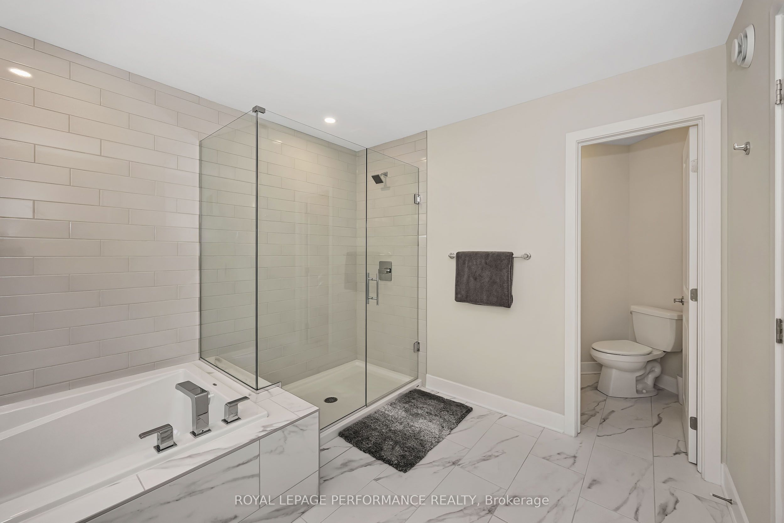 414 Longworth Avenue Property Photo 26