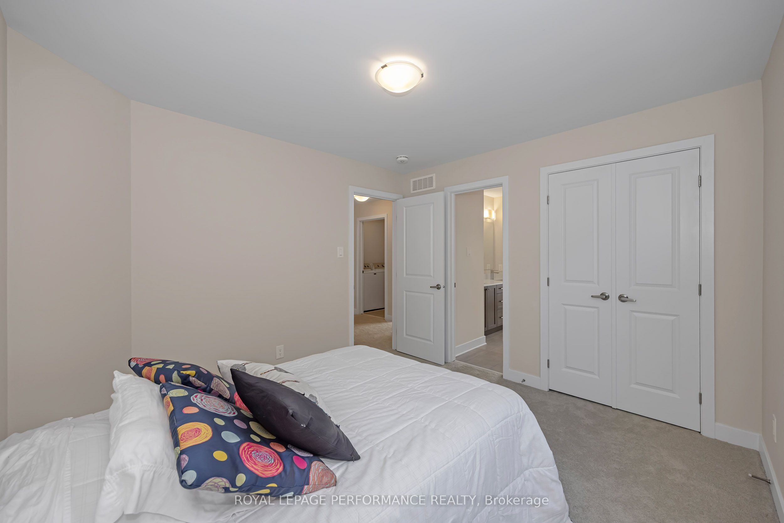 414 Longworth Avenue Property Photo 31
