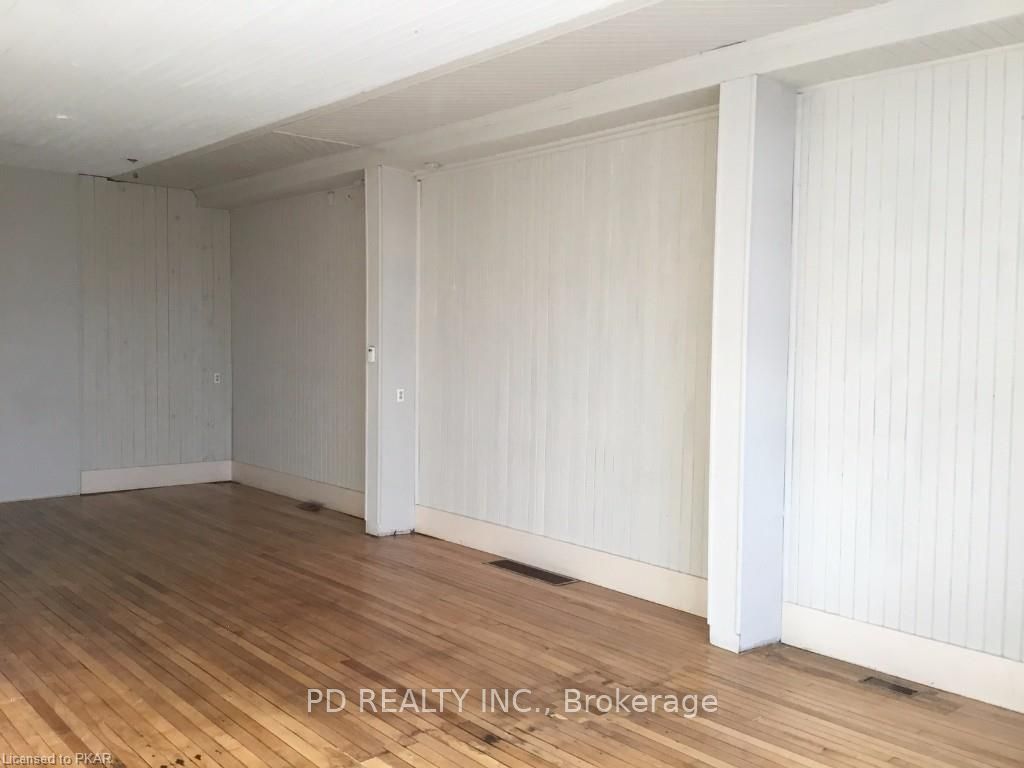 41 King Street E Property Photo 8