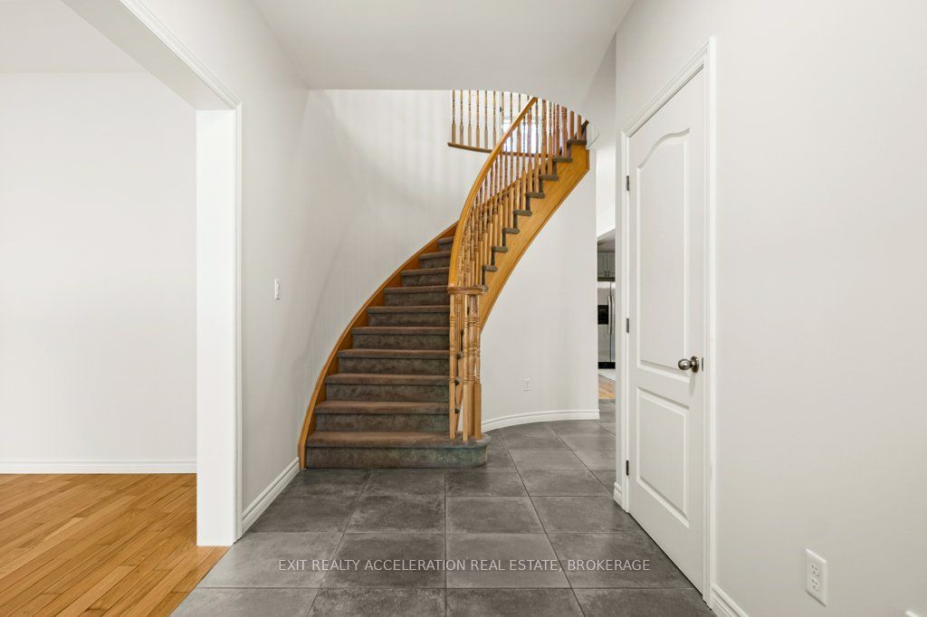 14 Ashwood Crescent Property Photo 6