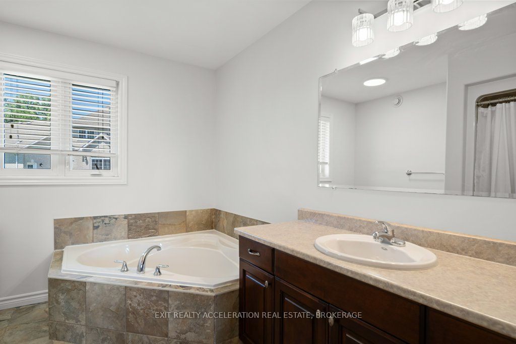 14 Ashwood Crescent Property Photo 25