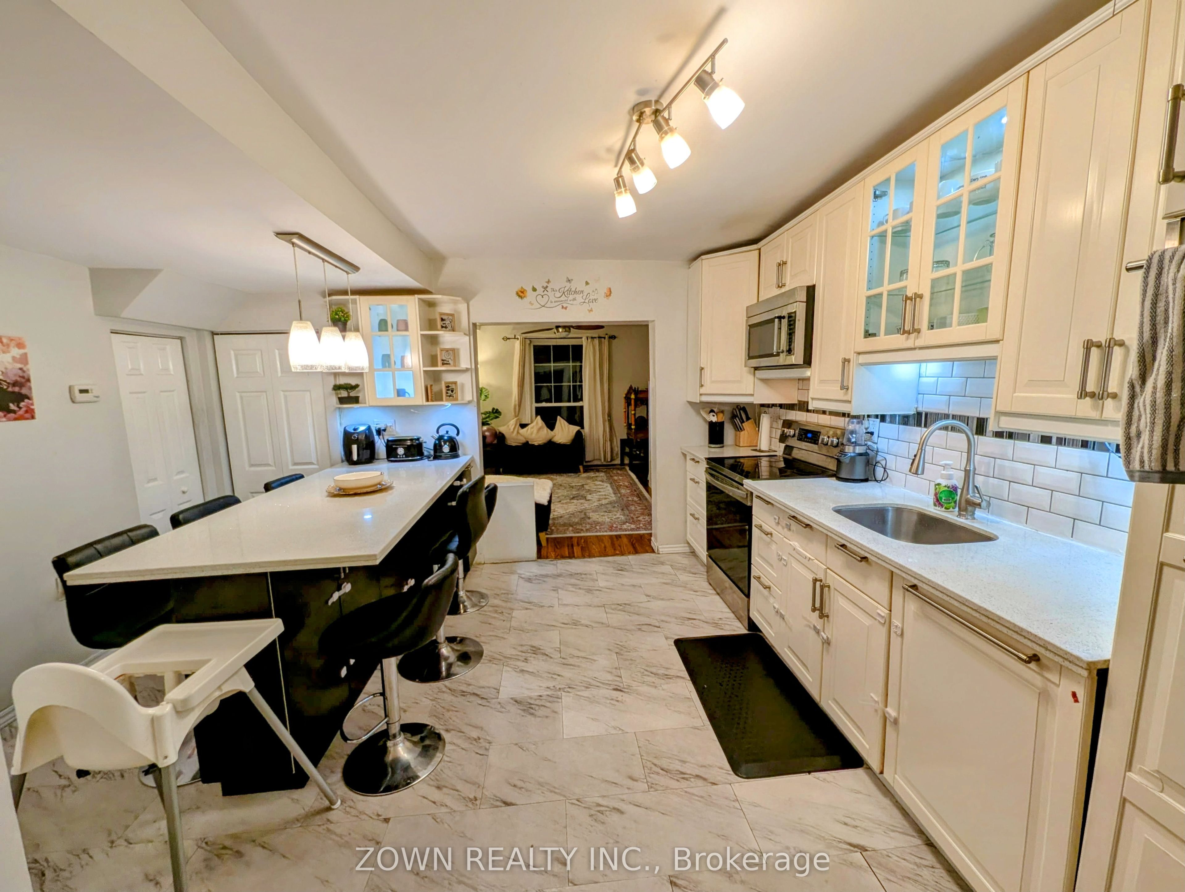 6 Albany Avenue Property Photo 10