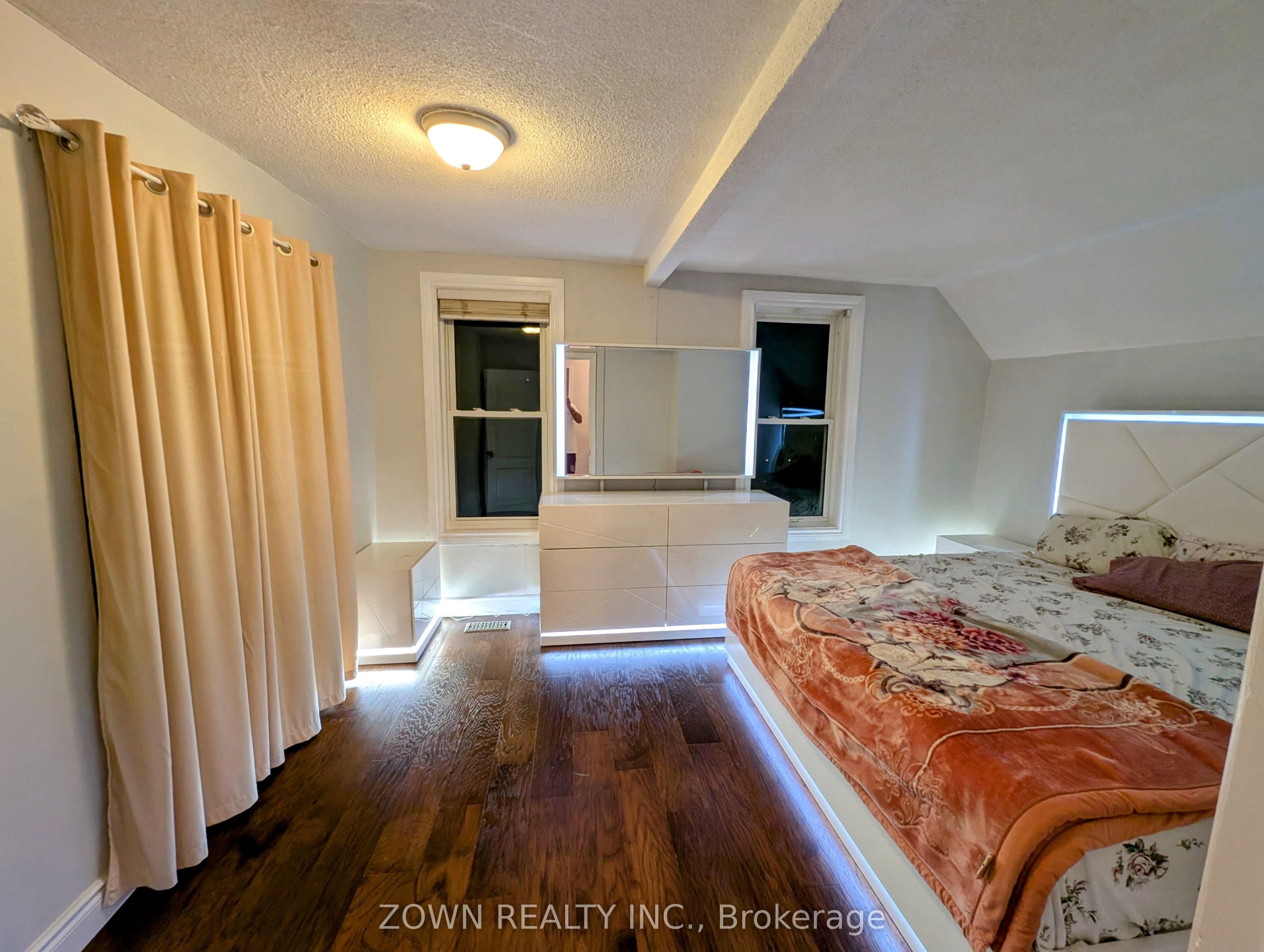 6 Albany Avenue Property Photo 20