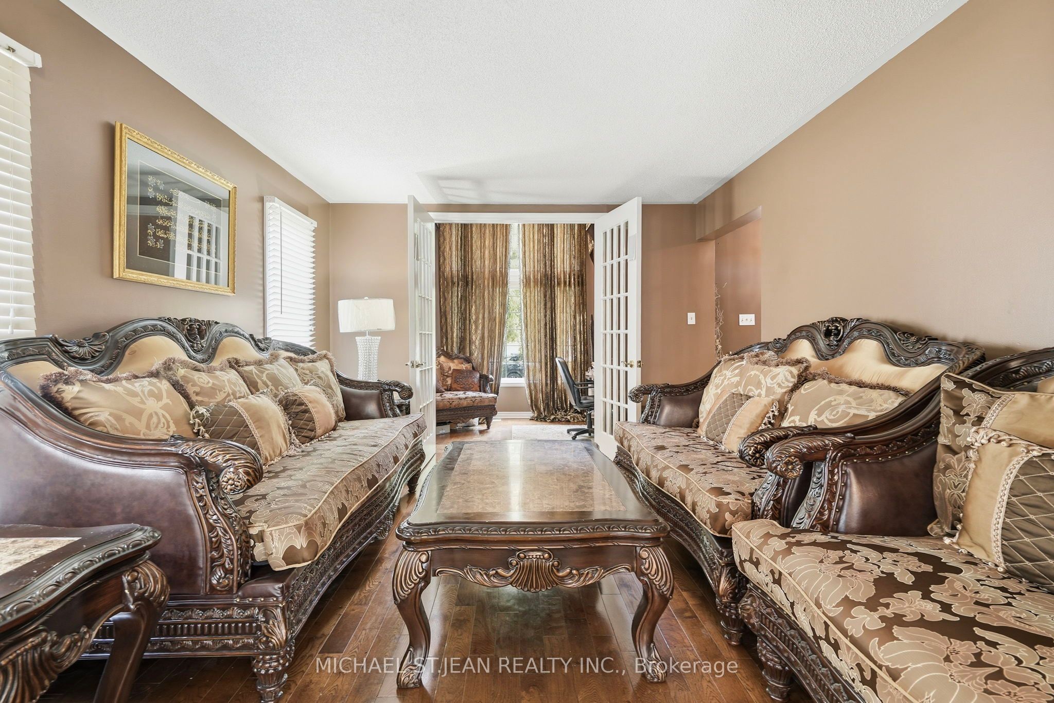 55 Woodside Square Property Photo 9
