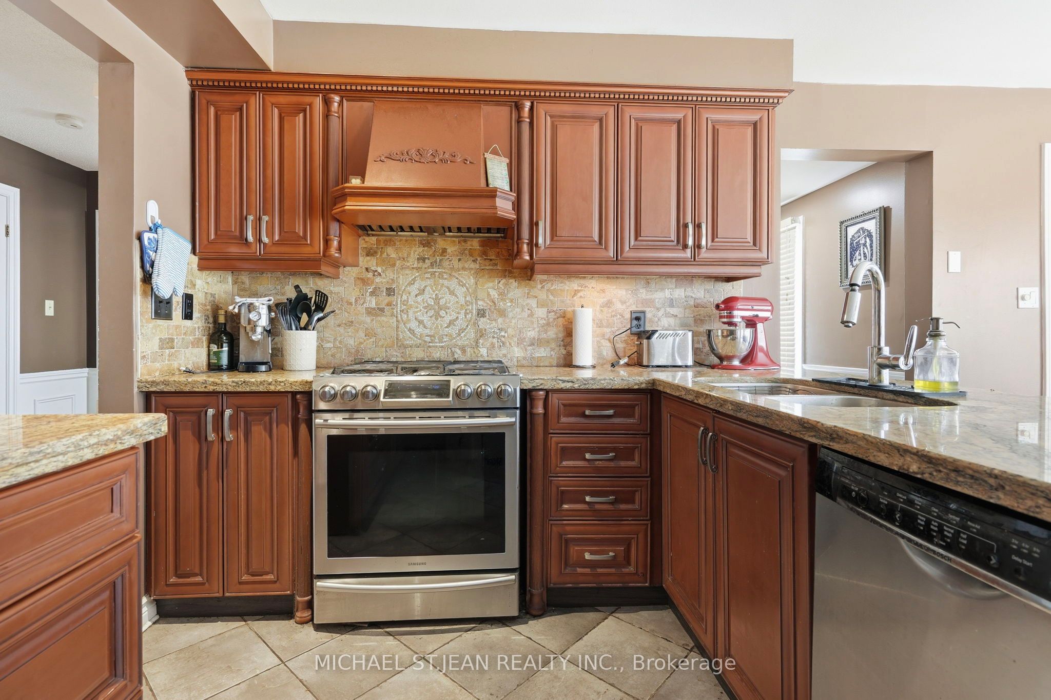 55 Woodside Square Property Photo 12