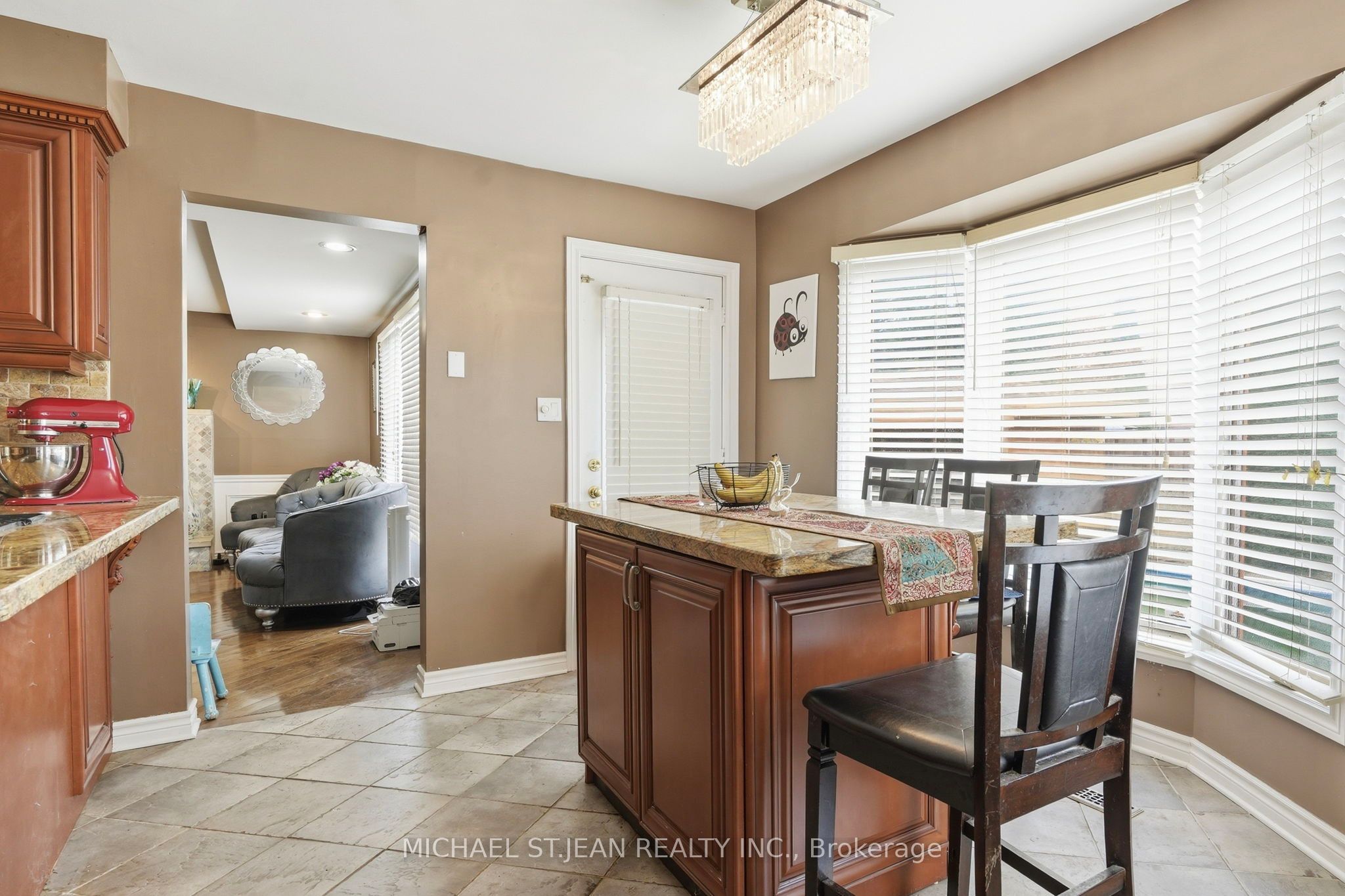 55 Woodside Square Property Photo 14