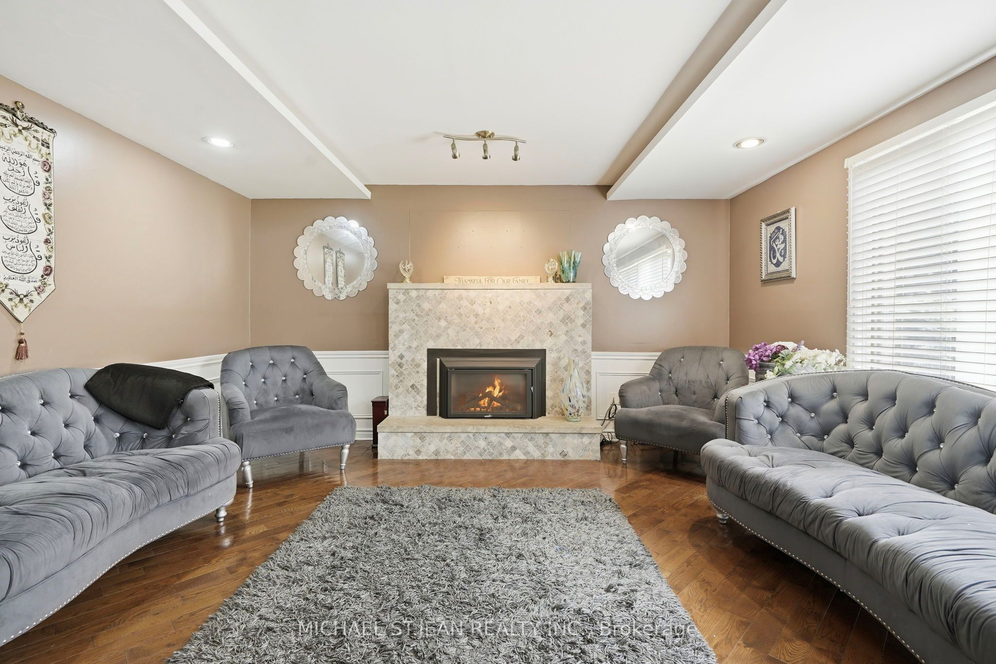55 Woodside Square Property Photo 18