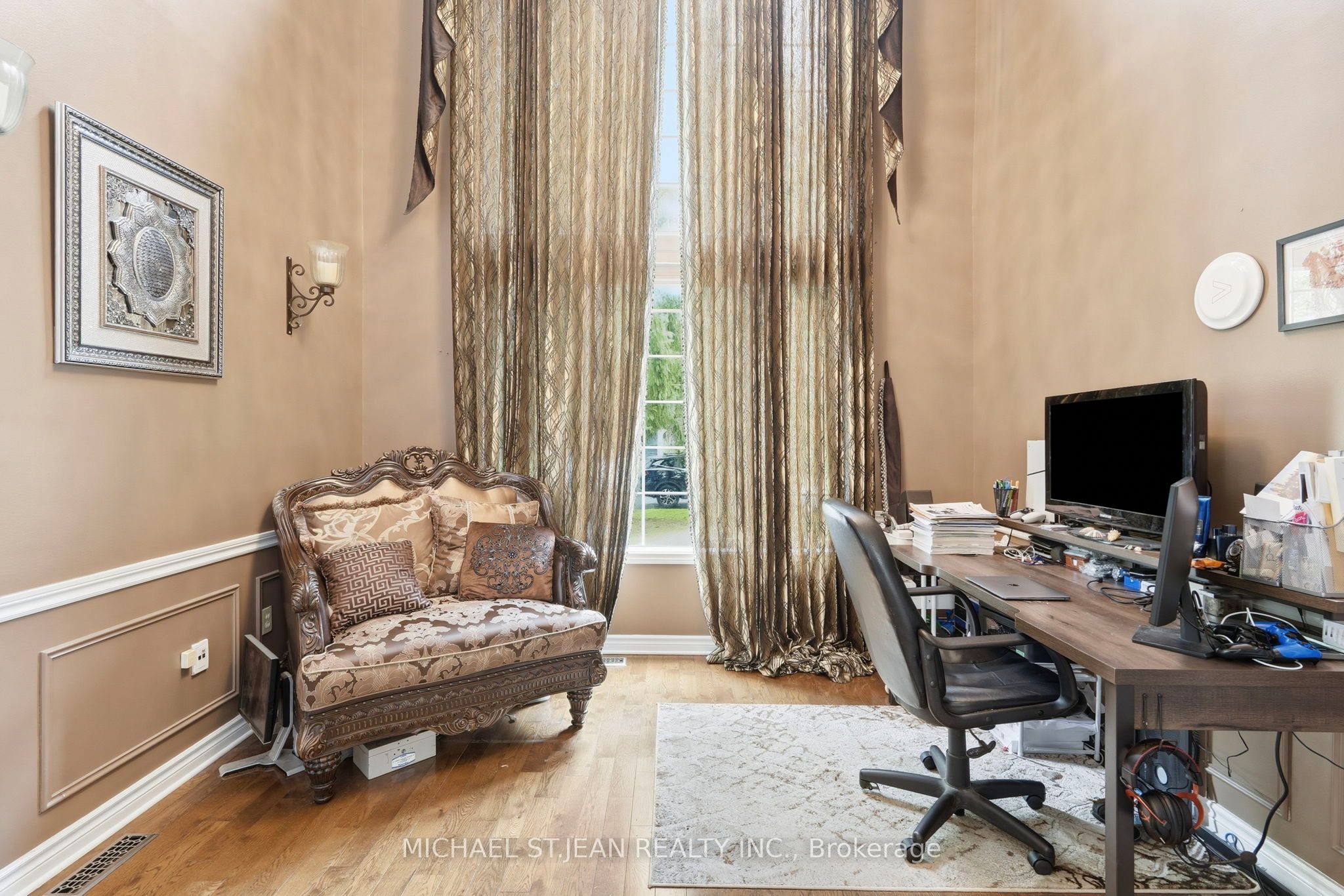 55 Woodside Square Property Photo 20