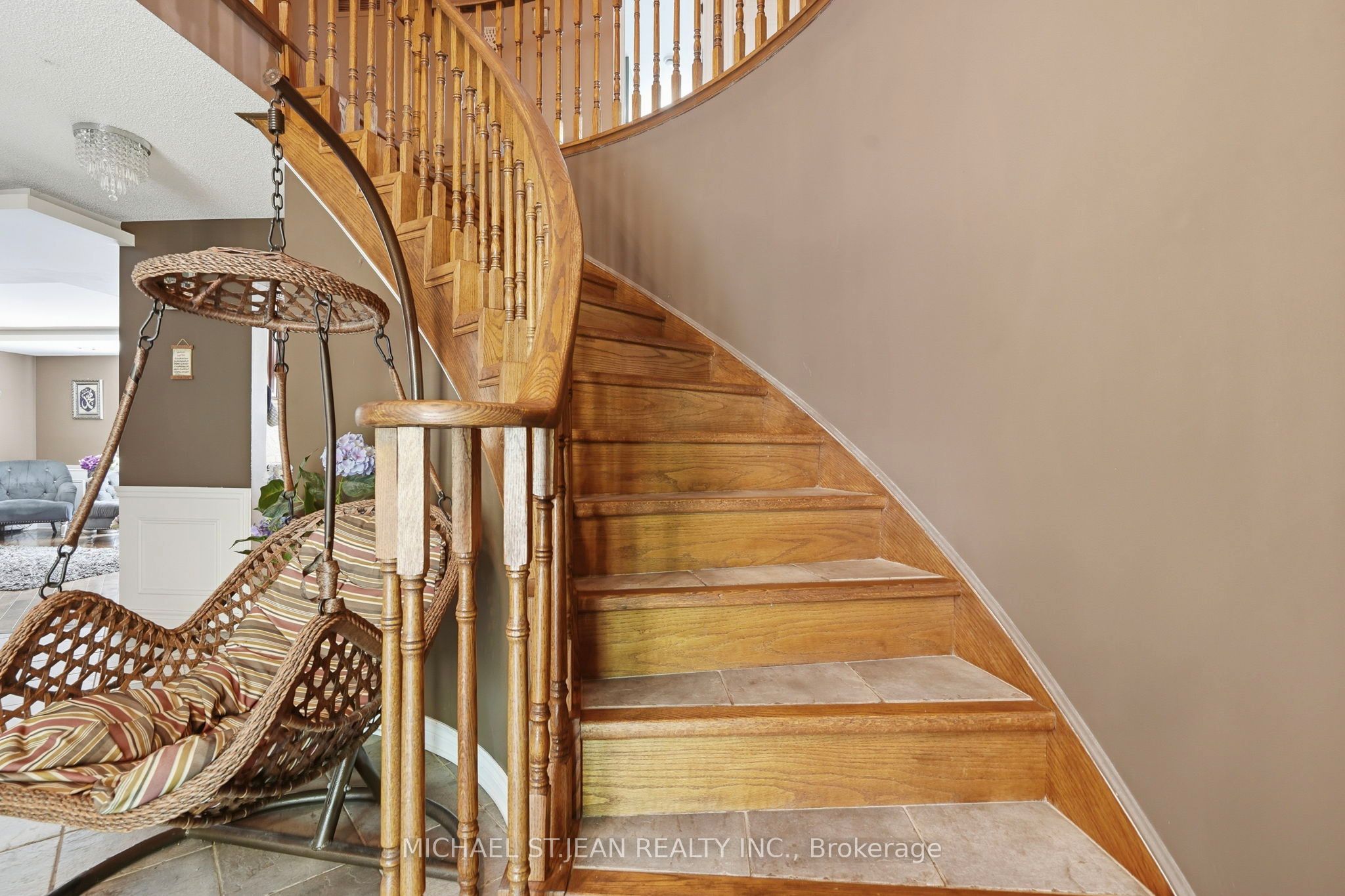 55 Woodside Square Property Photo 22
