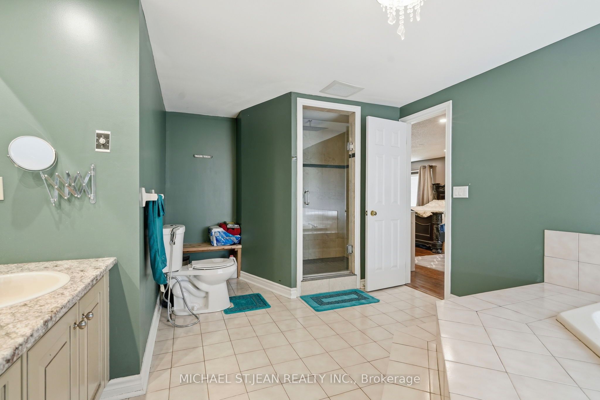 55 Woodside Square Property Photo 29