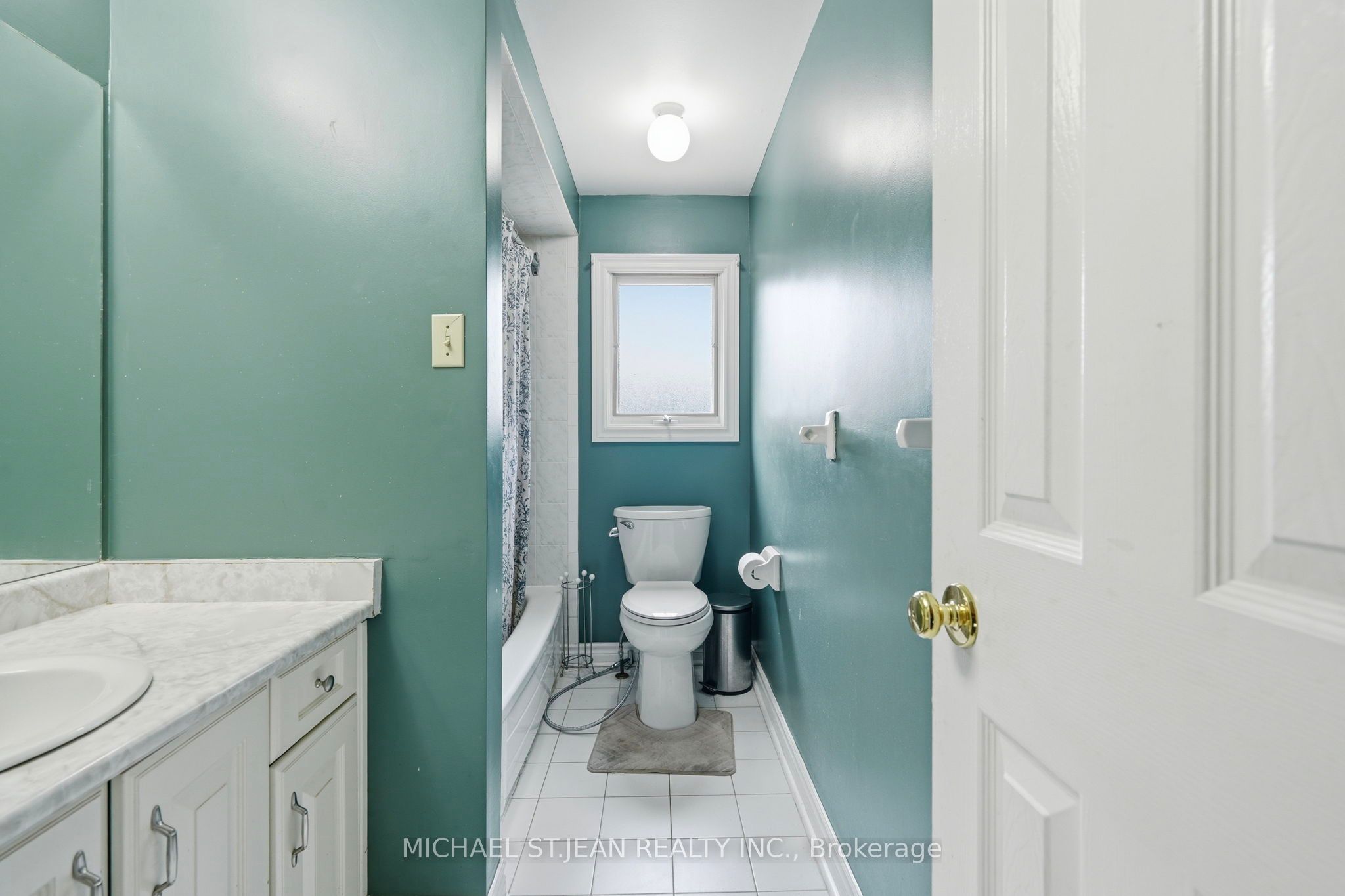55 Woodside Square Property Photo 37