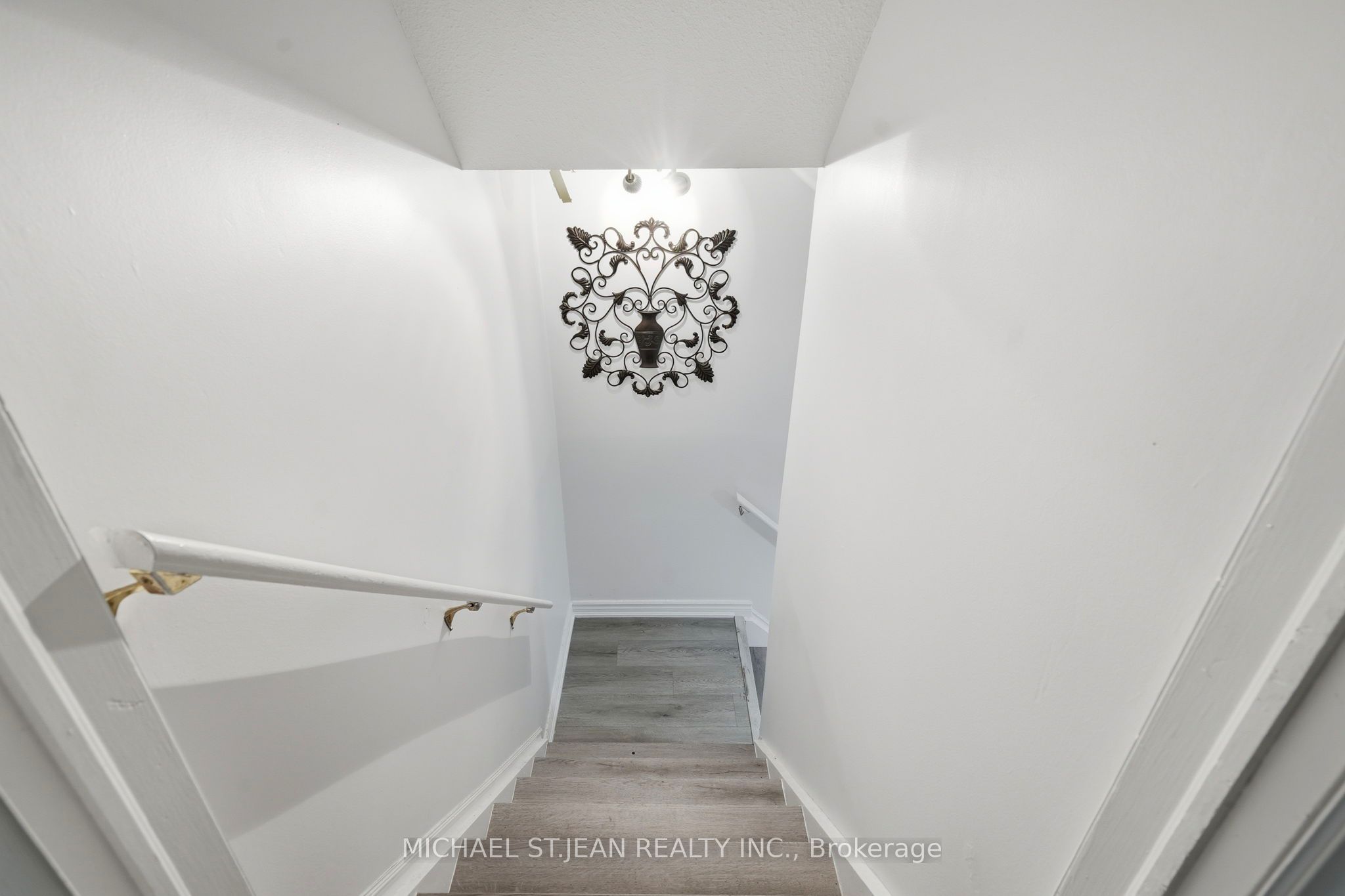 55 Woodside Square Property Photo 39