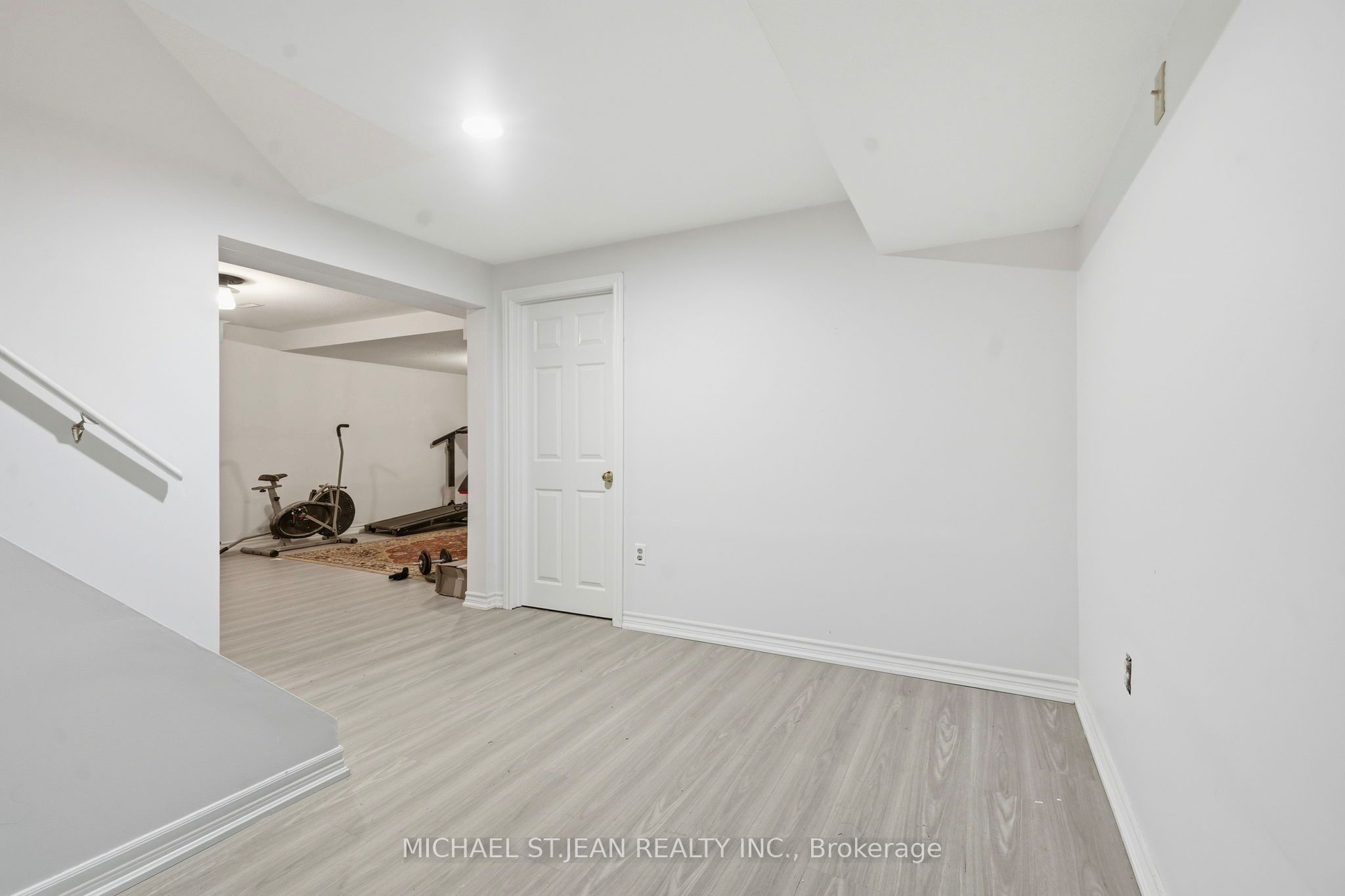 55 Woodside Square Property Photo 44