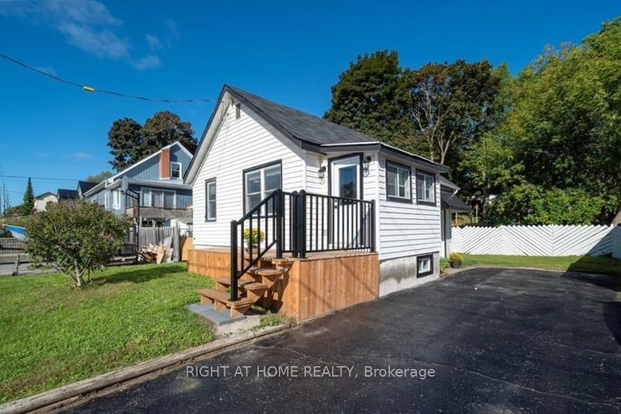 48 Ridley Street E Property Photo 2
