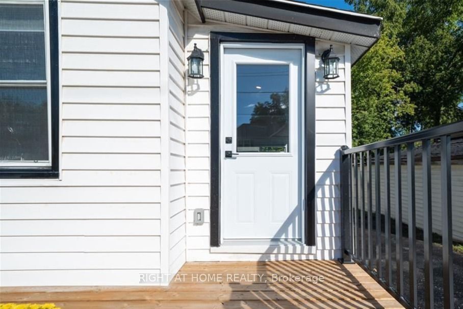48 Ridley Street E Property Photo 3