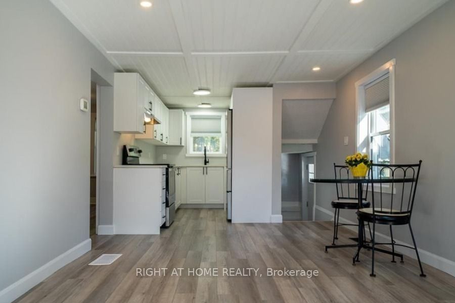 48 Ridley Street E Property Photo 5